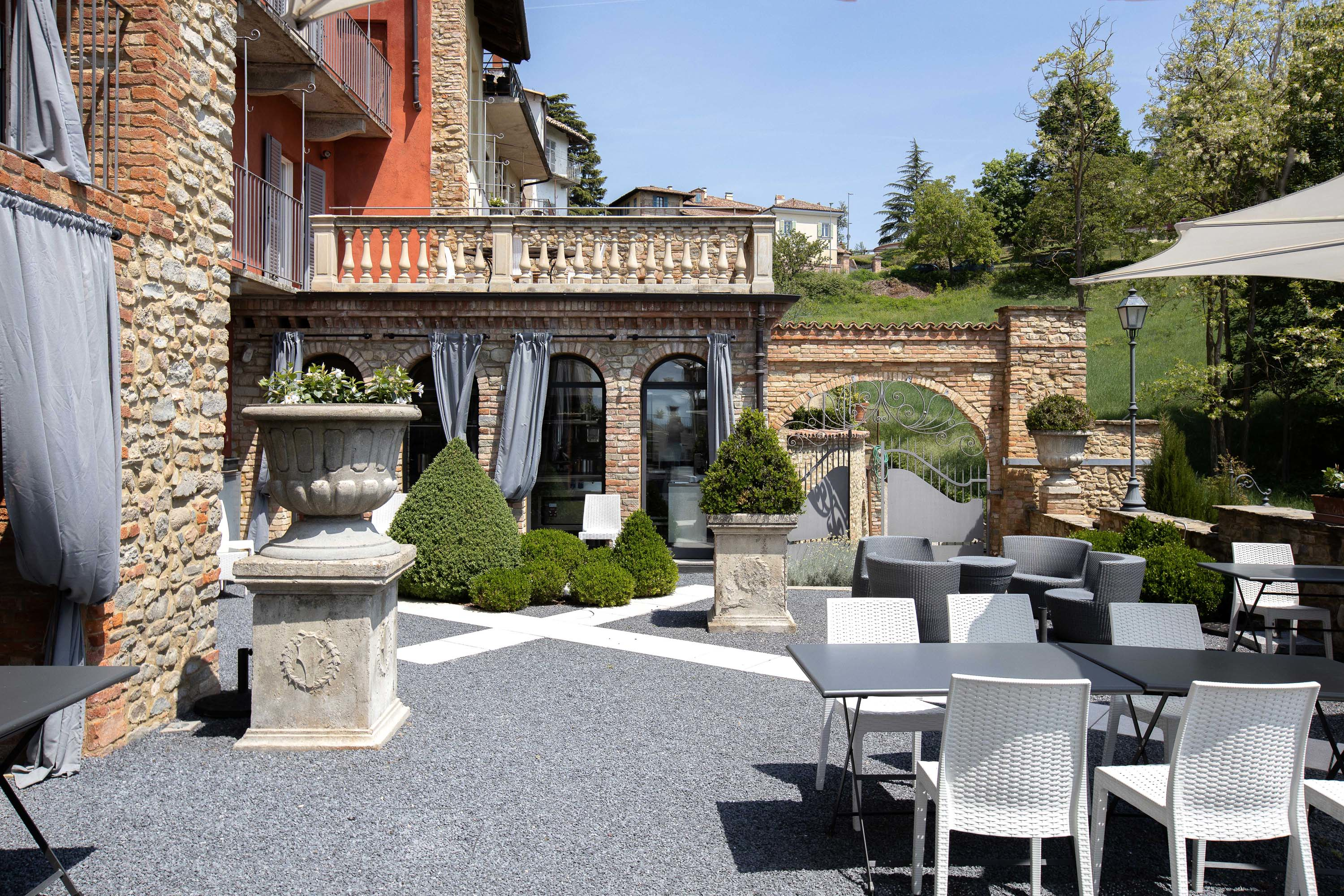 07 Palazzo Martinengo, Via Cavour 10 , & 10A, & 12, Monforte d-Alba, Barolo, 12065 Italy - Luxury Real Estate - Concierge Auctions