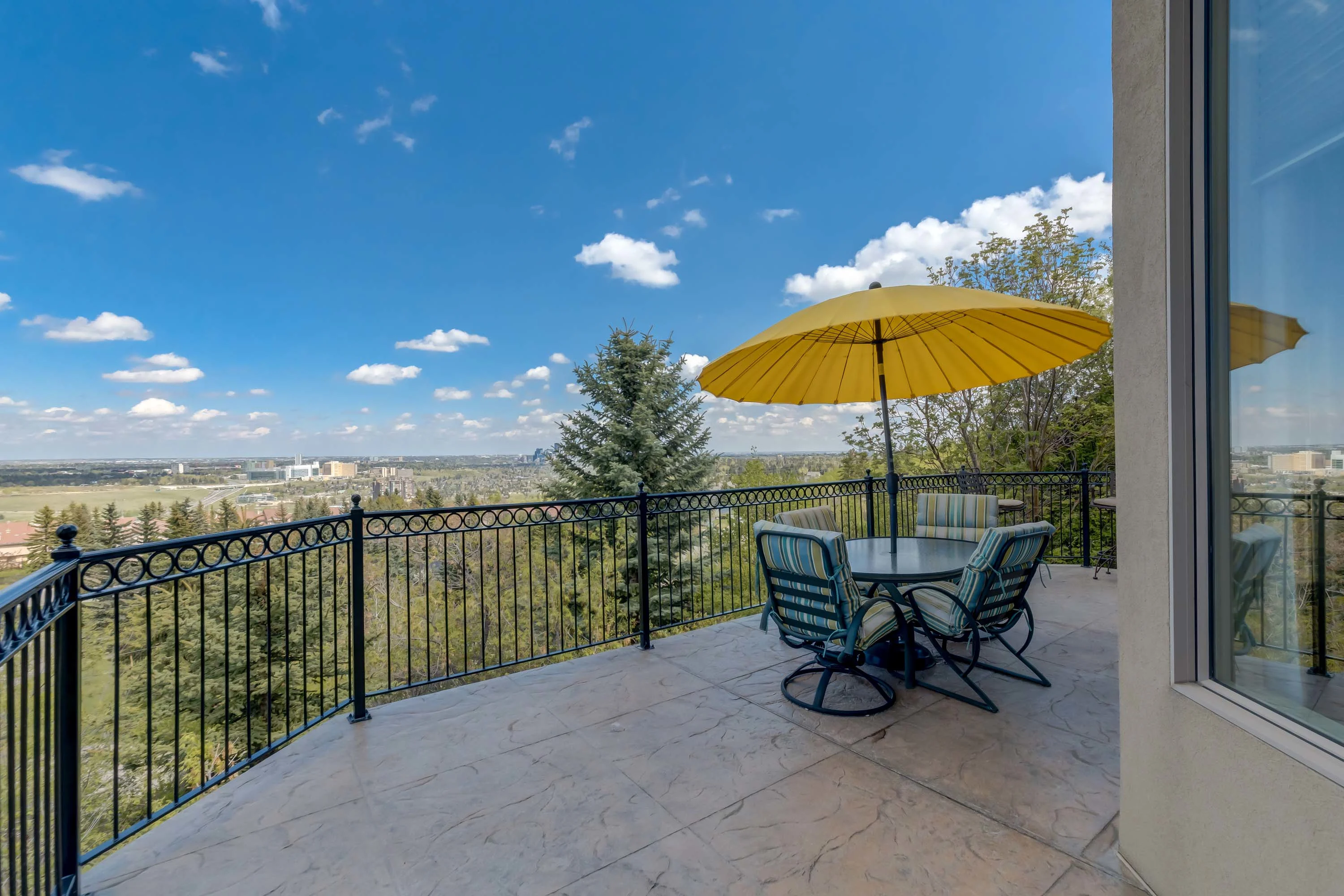 42 W Patina Ln SW, Calgary, Alberta T3H 3N4 , Canada - 42-w-patina-lane-30_odmmiv