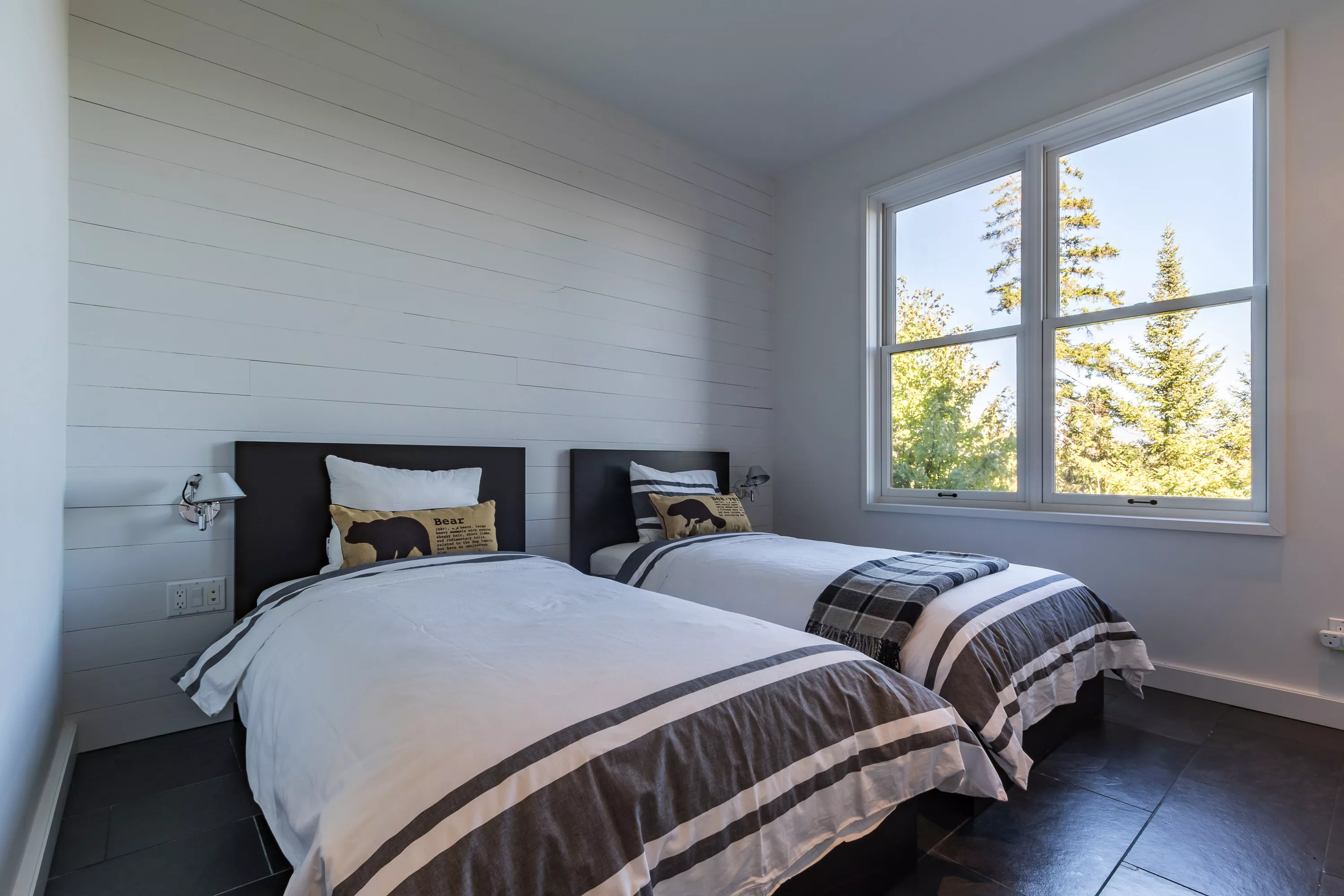 11 Chemin Killarney, Mont-tremblant, Quebec J8E 0C8, Canada - 11_Chemin_Killarney_Mont_Tremblant_Quebec_Canada26_jlymir