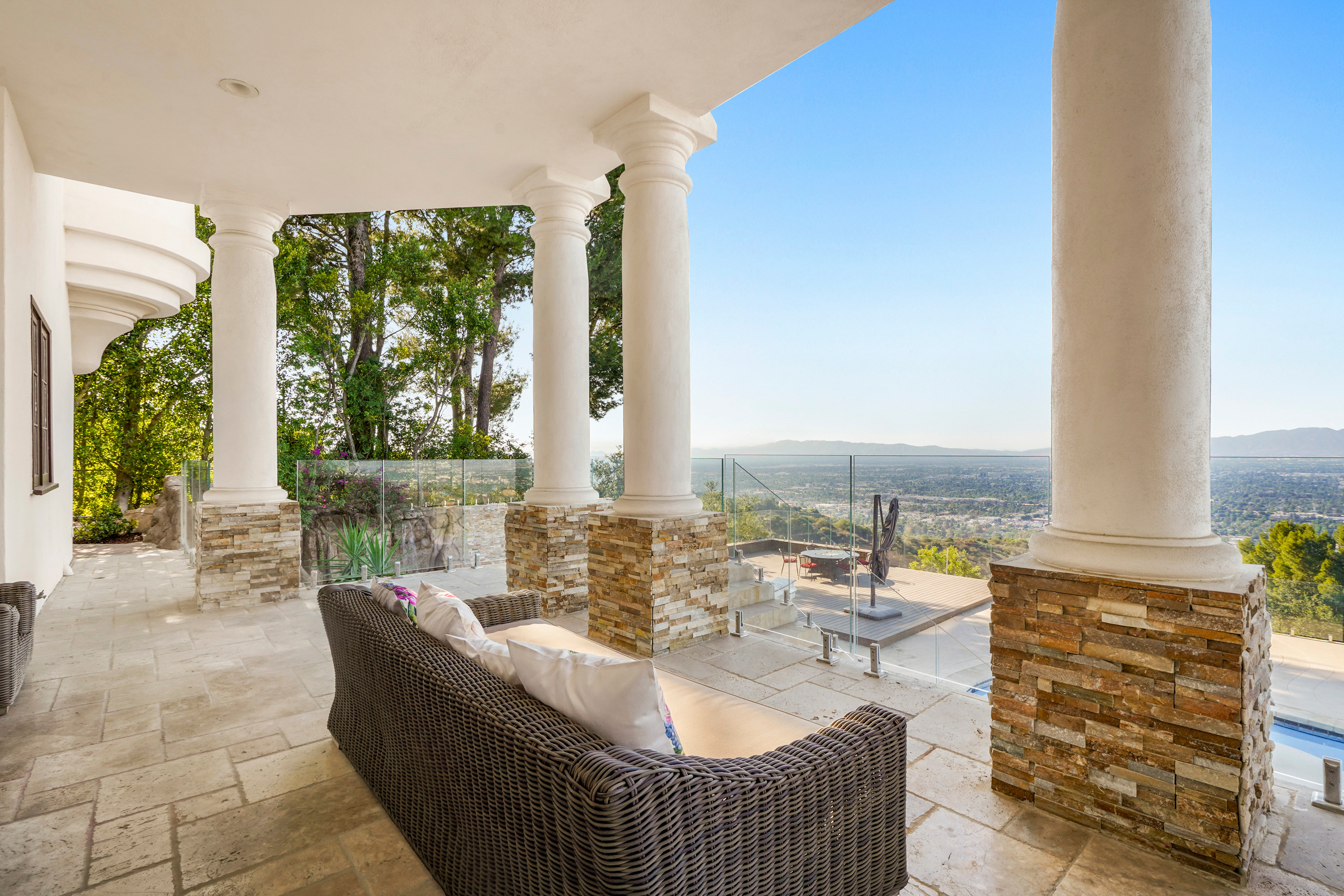 16 13320 Mulholland Drive - Luxury Real Estate - Concierge Auctions