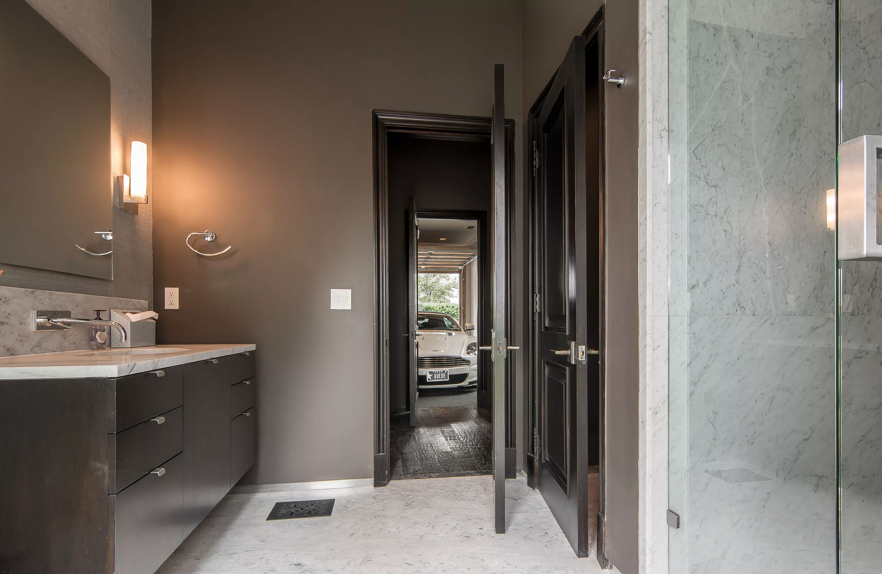 3816 Turtle Creek Drive, Dallas, Texas 75219 - 3816-turtle-creek-dr-dallas-tx-75219-30-28-17-31-3131_aevpf7