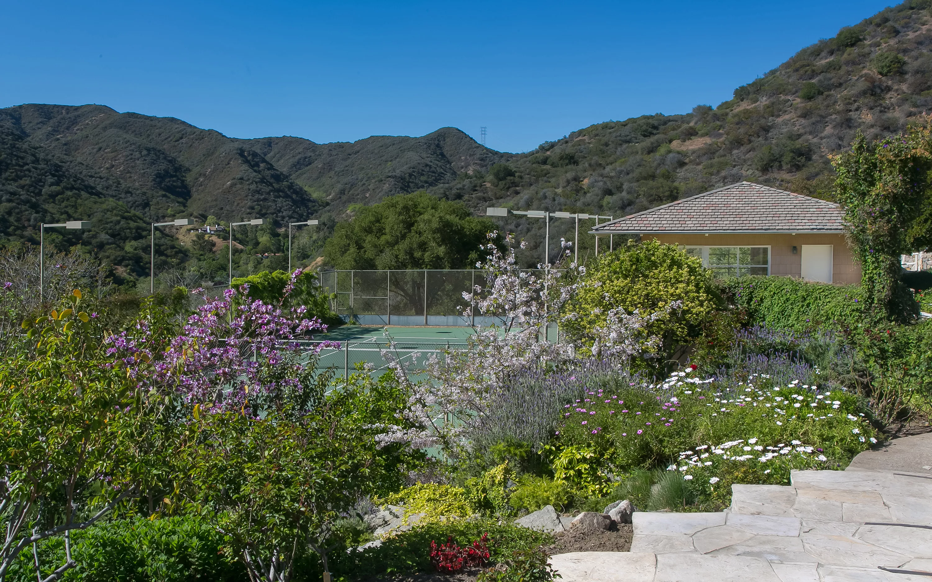 3100 Mandeville Canyon Road, Los Angeles, California 90049 - amber-hills-3100-mandeville-canyon-los-angeles-ca-luxury-real-estate-13_ueueqv
