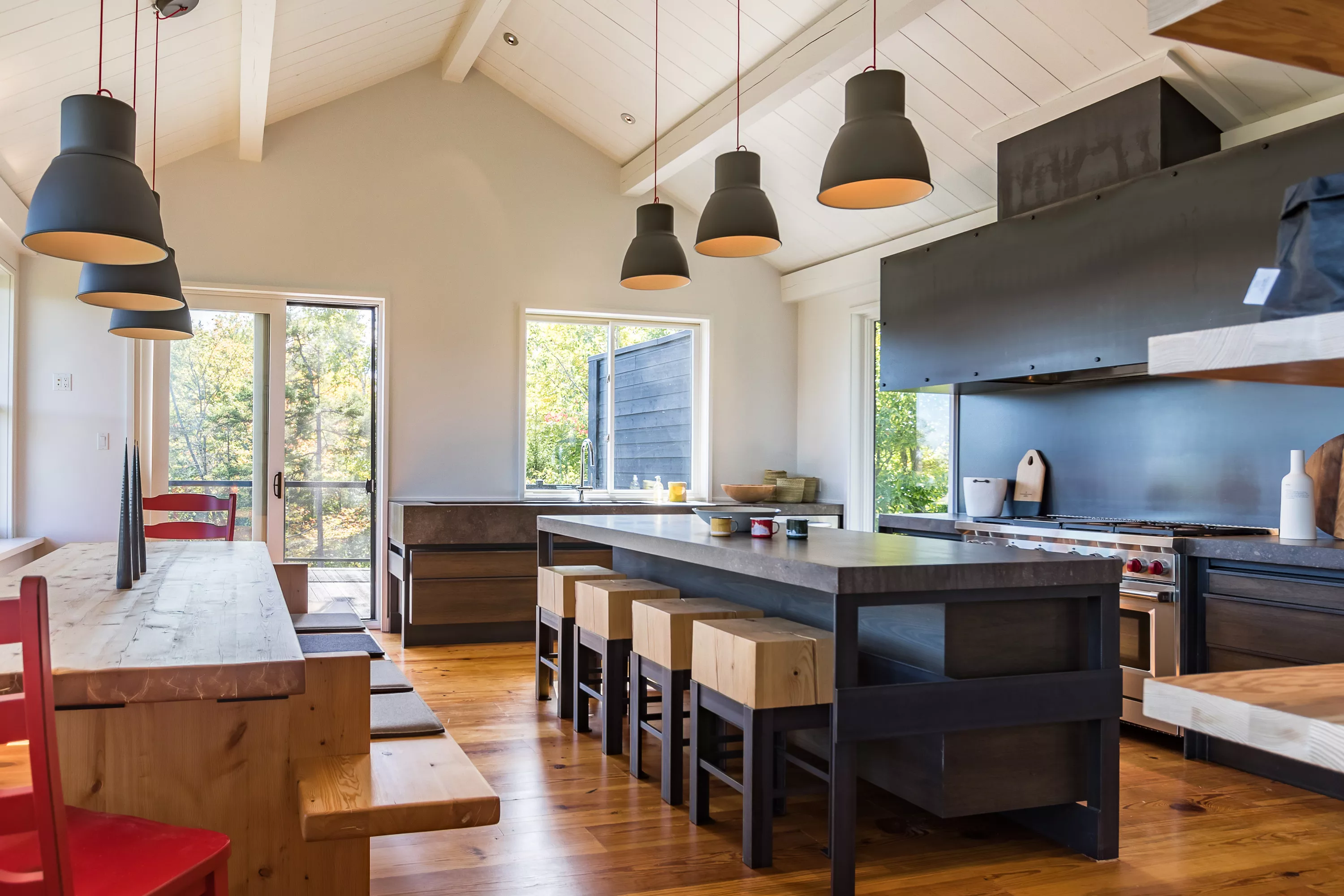 11 Chemin Killarney, Mont-tremblant, Quebec J8E 0C8, Canada - 11_Chemin_Killarney_Mont_Tremblant_Quebec_Canada10_s65byg