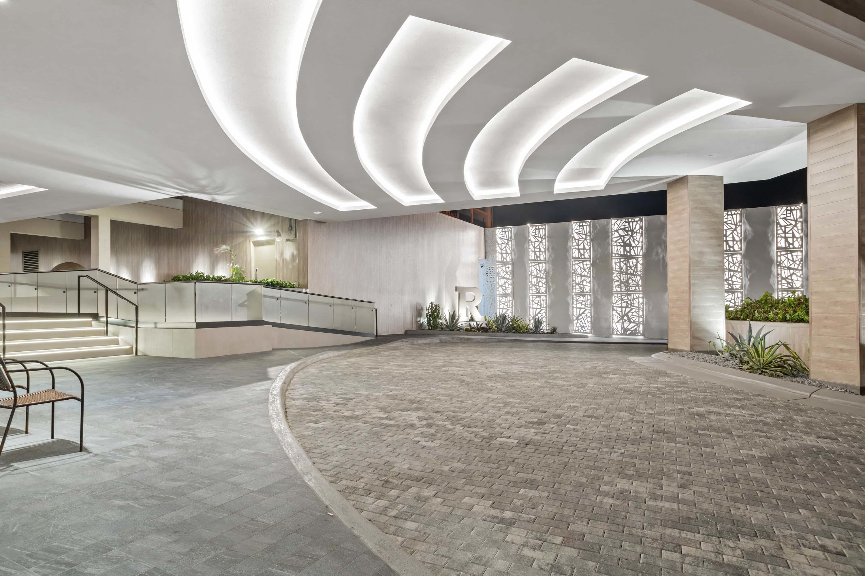 22 2301 Collins Ave Apt 1432 - Luxury Real Estate - Concierge Auctions