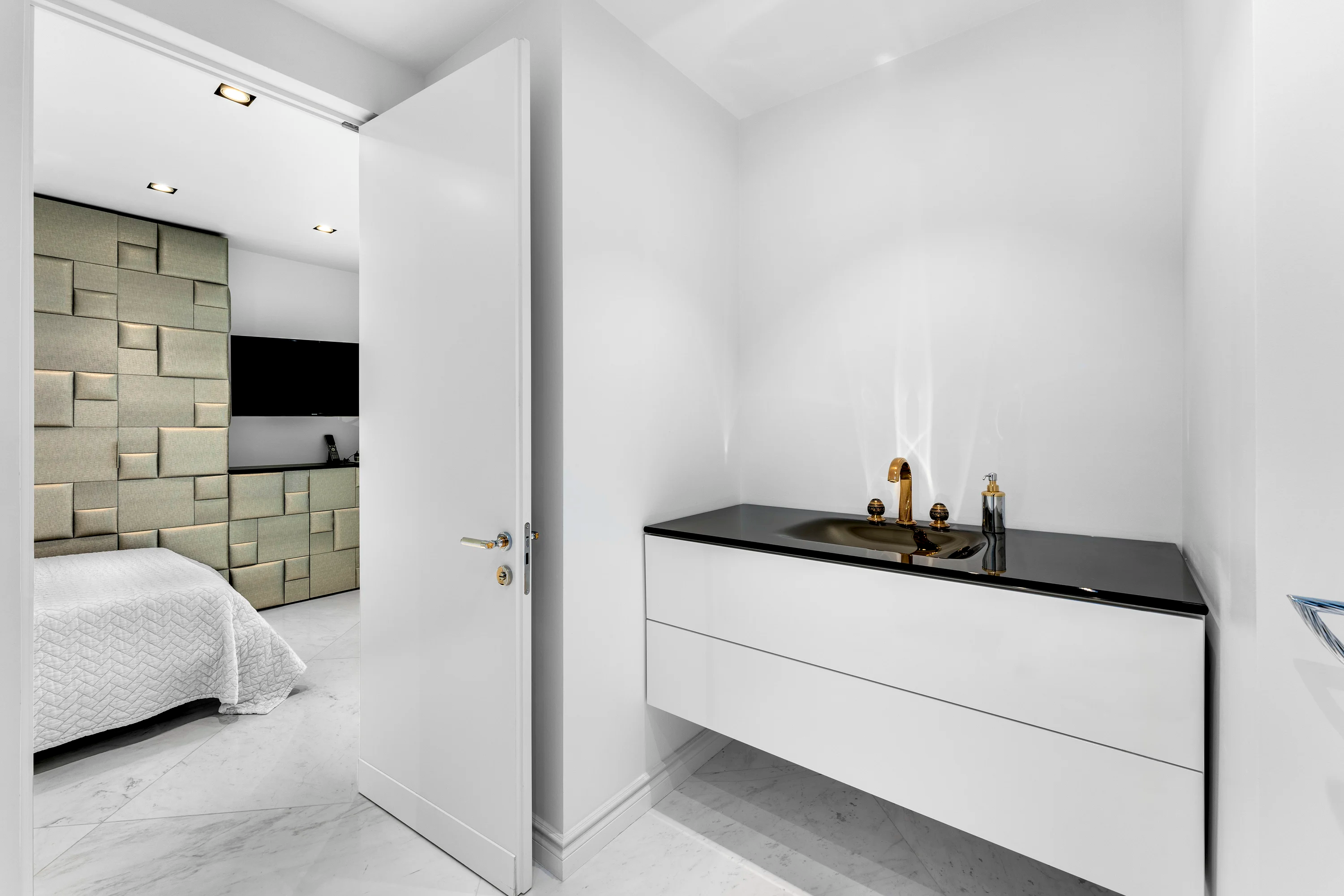 1455 Ocean Drive, Beach House 1, Miami Beach, Florida 33139 - 1455_Ocean_Dr_25_ckiau7