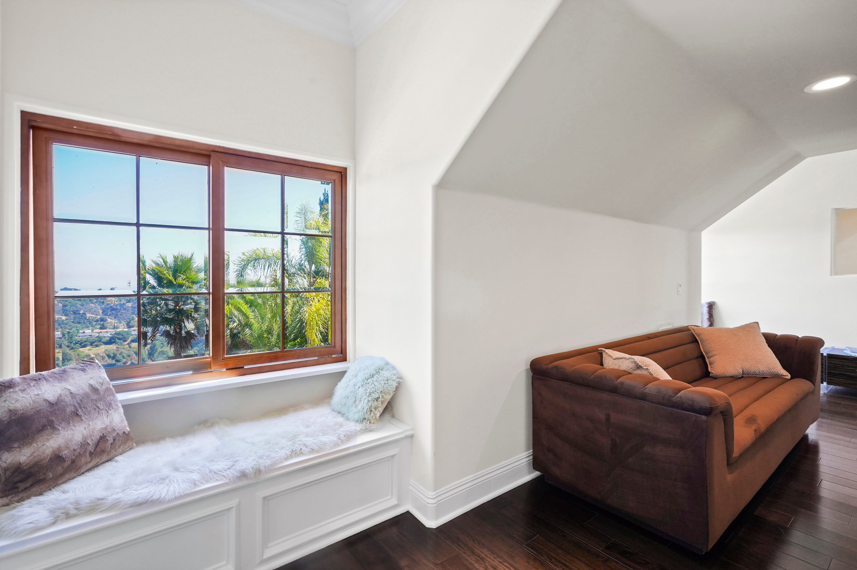 44 13320 Mulholland Drive - Luxury Real Estate - Concierge Auctions