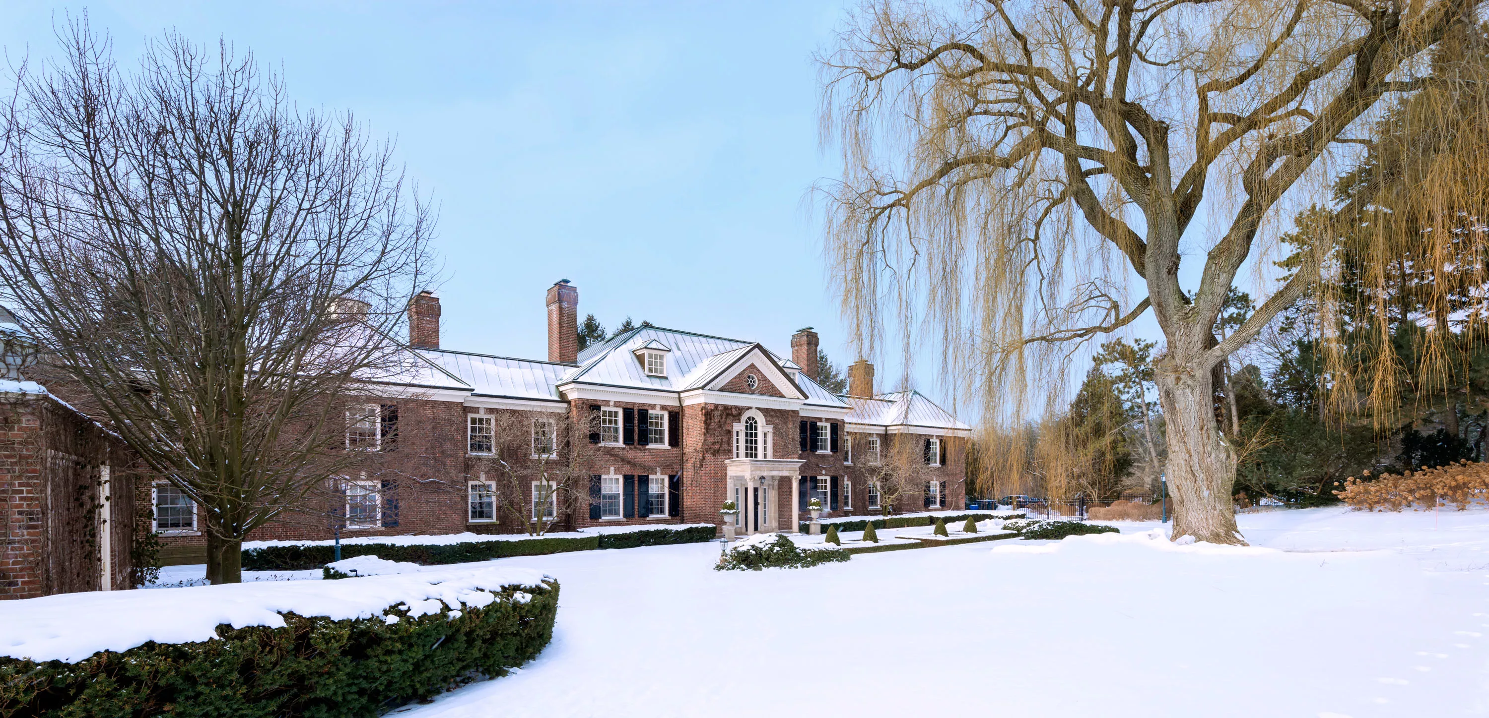 26 Park Lane Circle, Toronto, Ontario M3B 1Z7, Canada - 26-park-lane-circle-toronto-ontario-canada_01_laqf6n