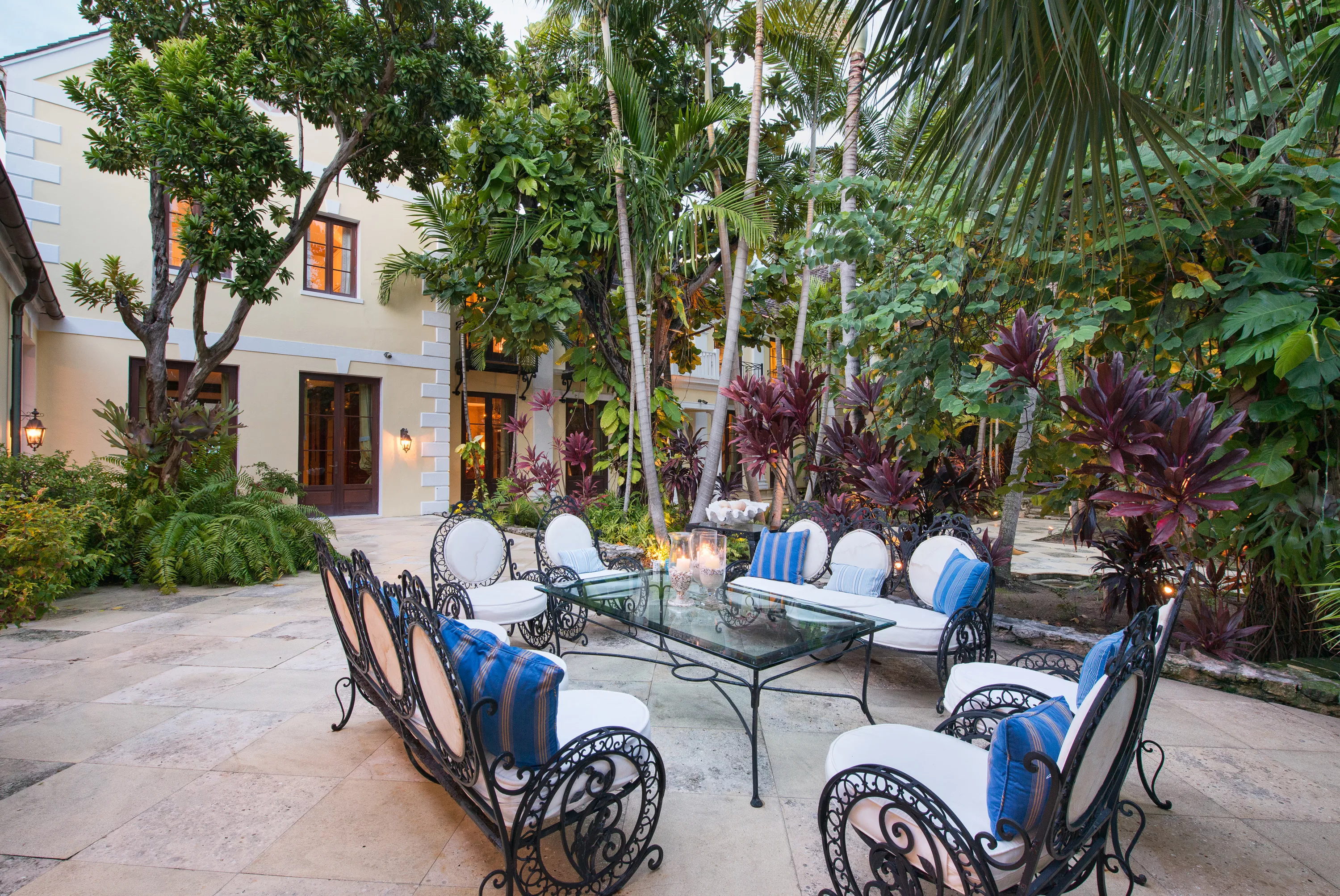Paradise Island,  , Bahamas - kilkee-house-paradise-island-nassau-bahamas-luxury-real-estate-8_zrzo7v