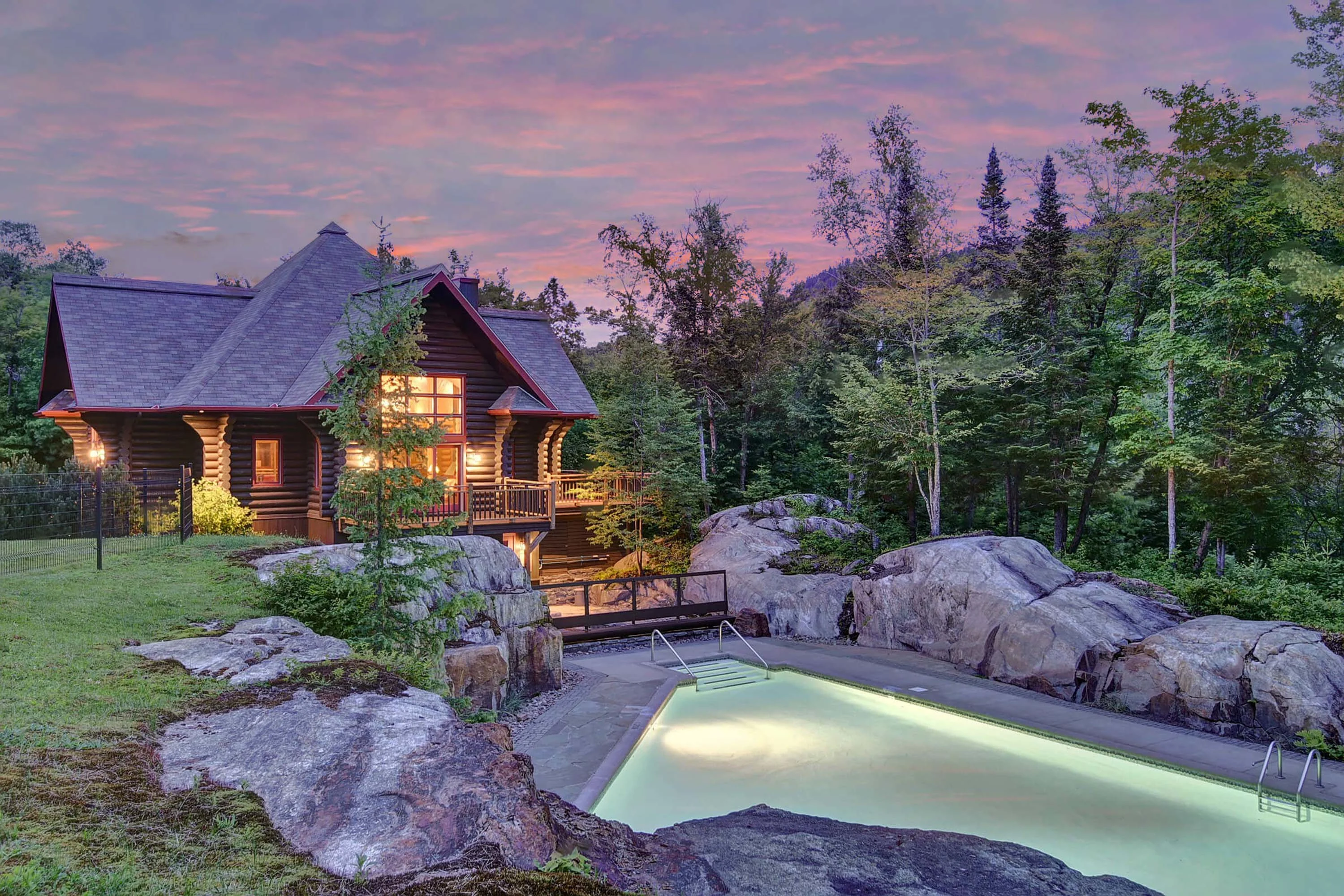 10 Chemin du Lac-Cache, Near Mont-Tremblant, Quebec J0T 1R0, Canada - 1-16-chemin-du-lac-cache-la-macaza-quebec01_na0bew