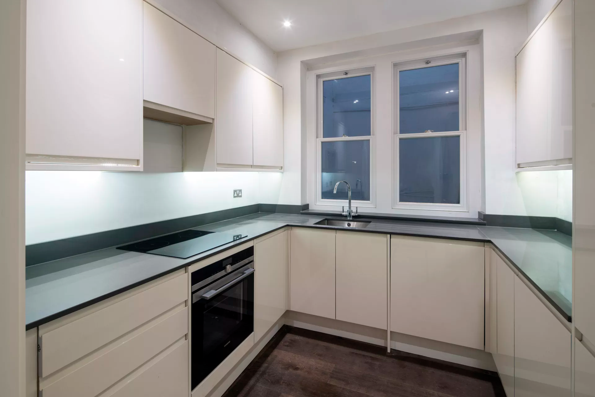 Garden Flat, 16 Redcliffe Square, Chelsea, London, England SW10, United Kingdom - 4814-007-19-12-55-5555_k5qzx9