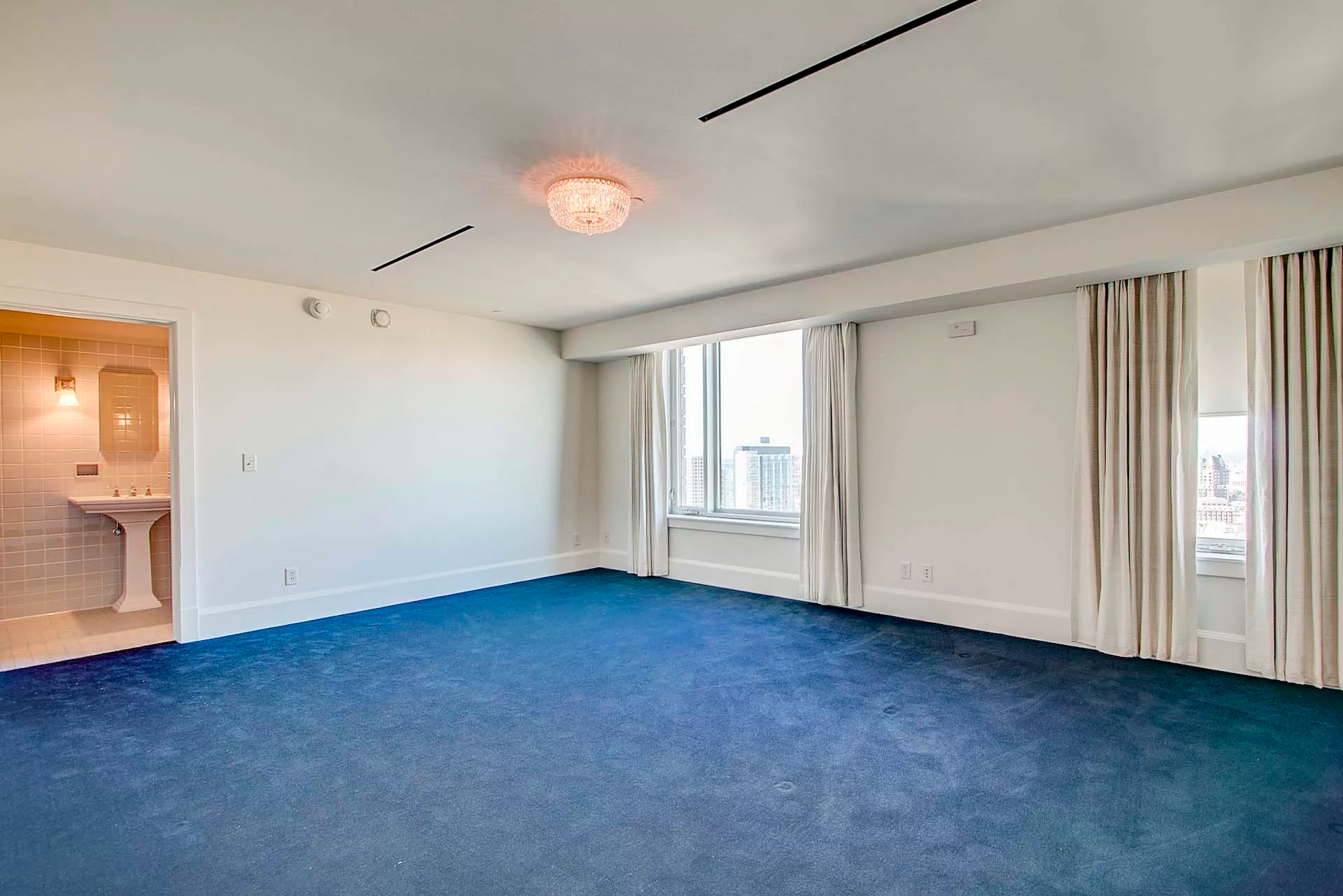 923 E Kilbourn Avenue, Milwaukee, Wisconsin 53202 - 923-east-kilbourn-avenue-unit-3200-milwaukee-wisconsin18_xoq0v0