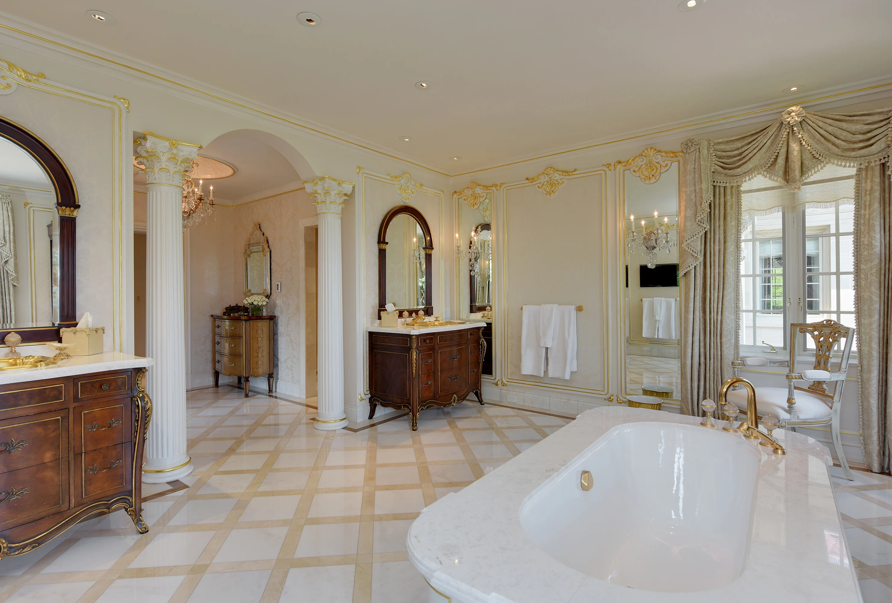 5270 N Lake Drive, Whitefish Bay, Wisconsin 53217 - 5270-N-Lake-Drive-17_lvto8o