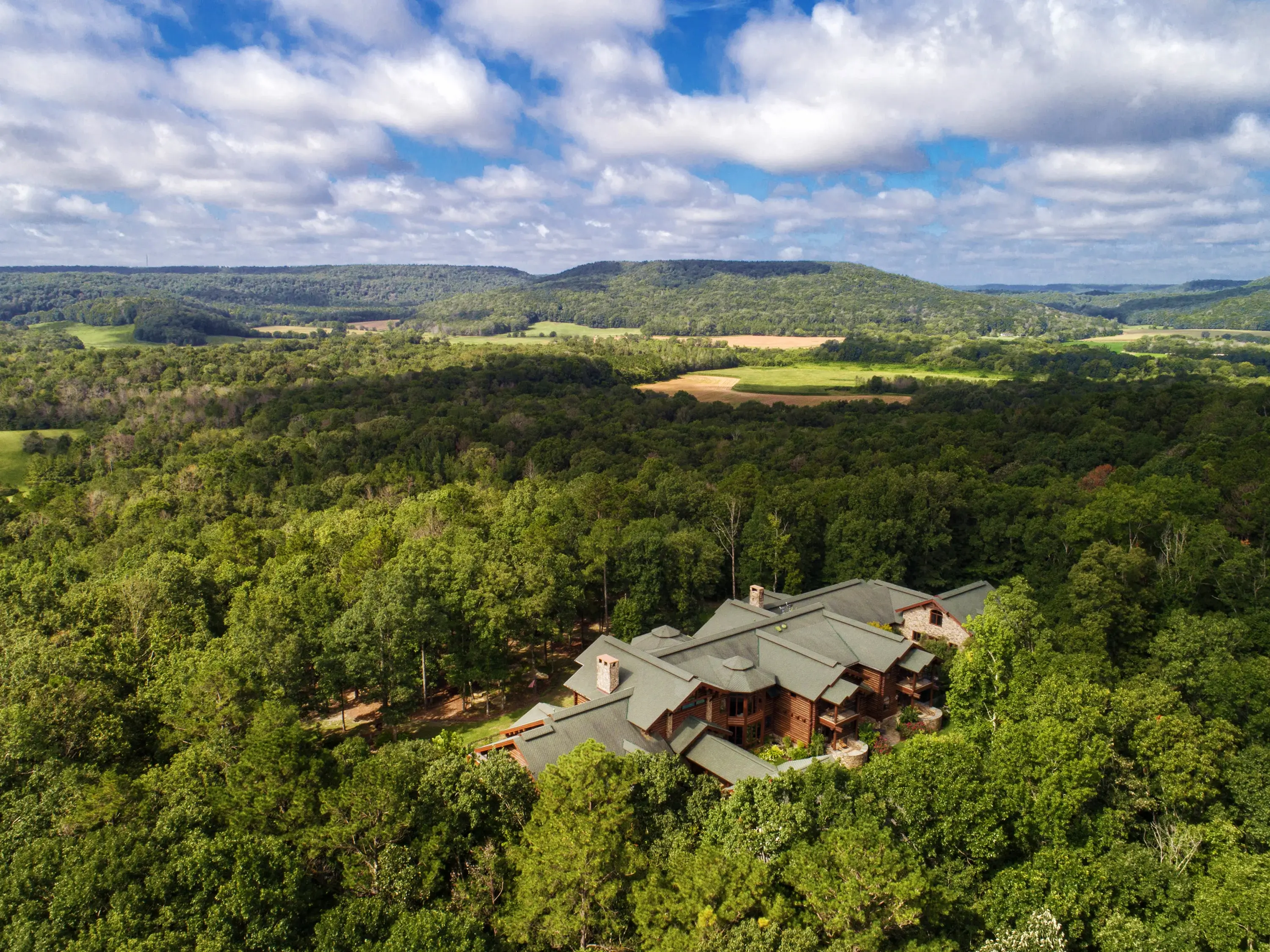 291 Valley Cruise Lane, Near Huntsville, Alabama  - 291-valley-cruise-lane-arab-alabama01_dn7wj9