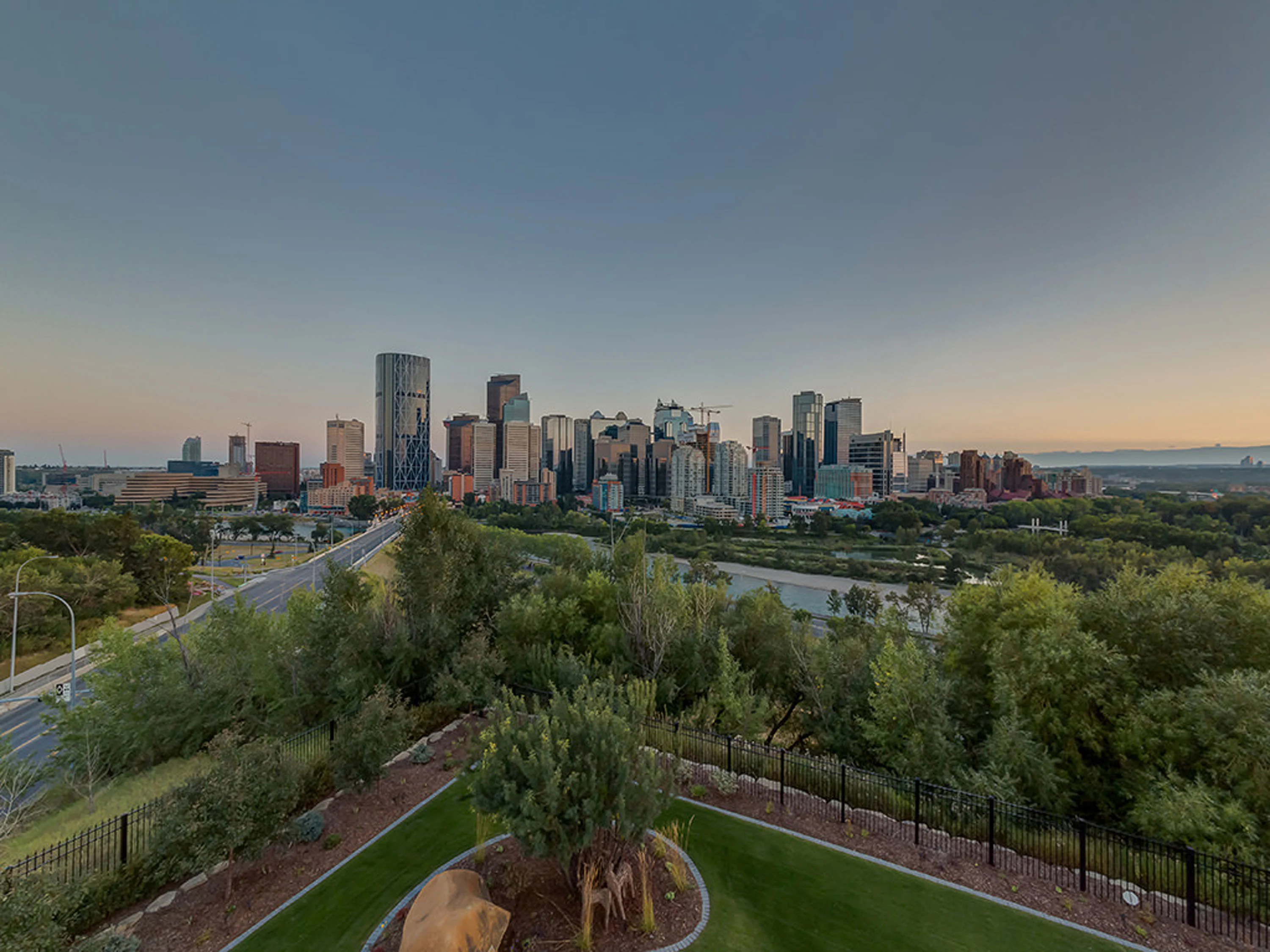 102 Crescent Road NW, Calgary, Alberta T2M 3Z9, Canada - 102-crescent-road-north-west-calgary-alberta-canada62_n1kyzp