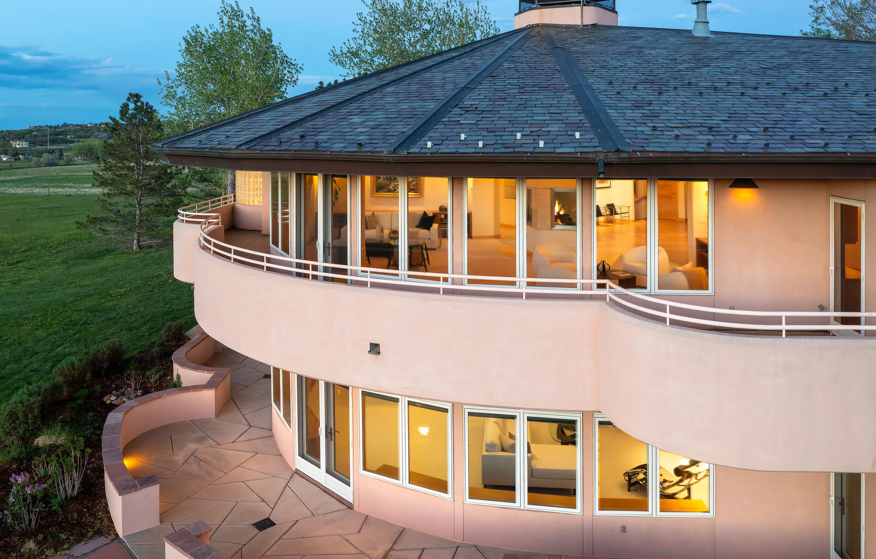 Nestled on 55 acres with sweeping views of Longs Peak, the Continental Divide and the iconic Flatirons, Lodestar Estate offers unparalleled privacy just minutes from Boulder's vibrant core. 