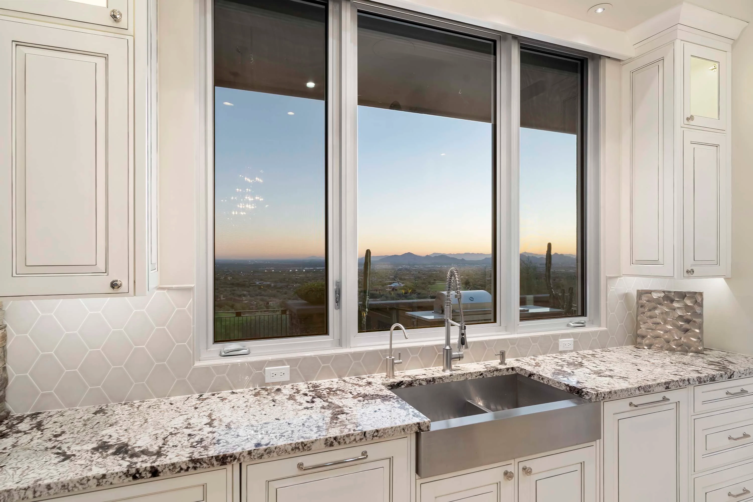 9820 East Thompson Peak Parkway, #629, Scottsdale, Arizona 85255 - 17_-_044-Kitchen_pwlncg