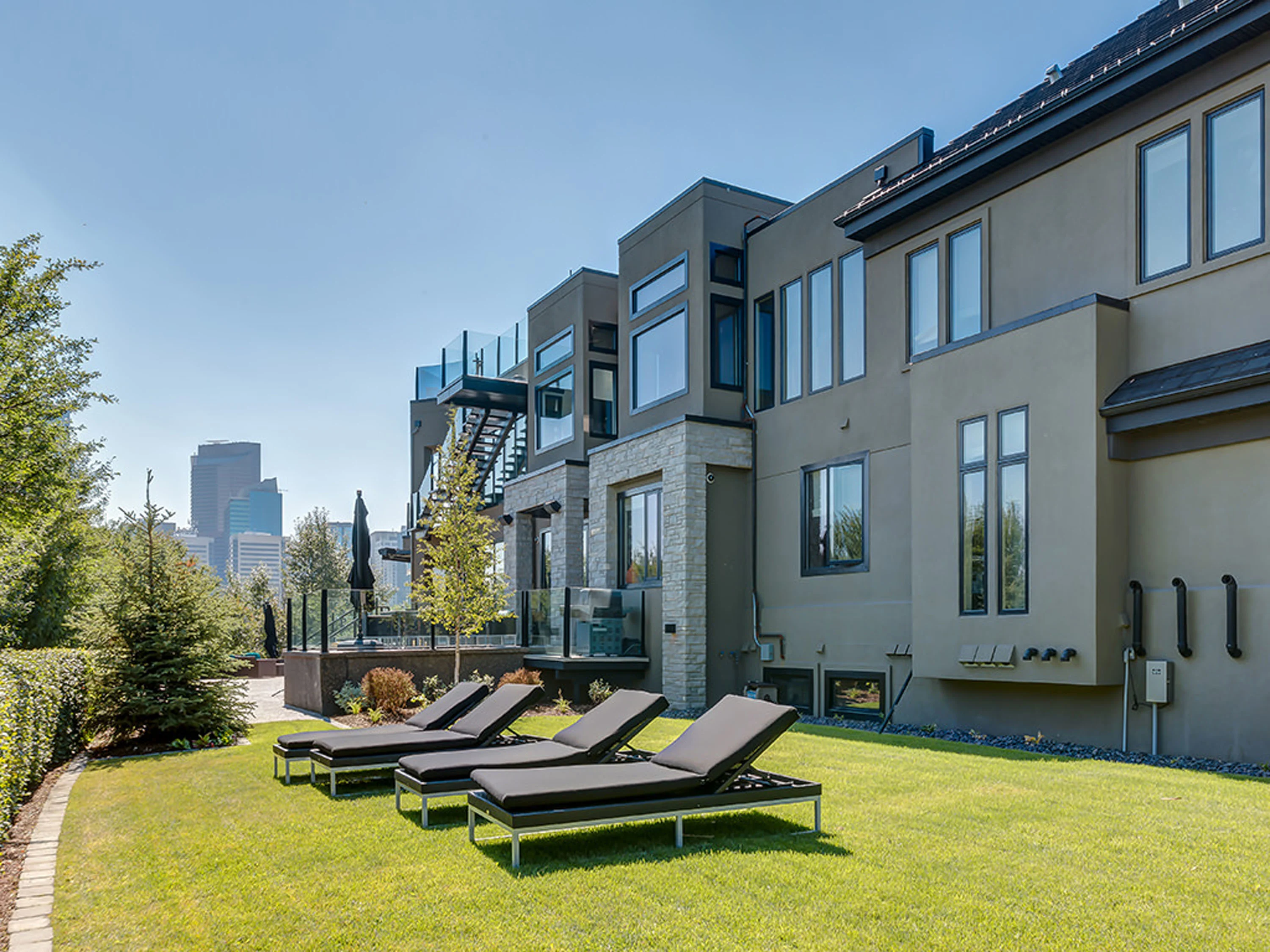 102 Crescent Road NW, Calgary, Alberta T2M 3Z9, Canada - 102-crescent-road-north-west-calgary-alberta-canada51_rd5mcb