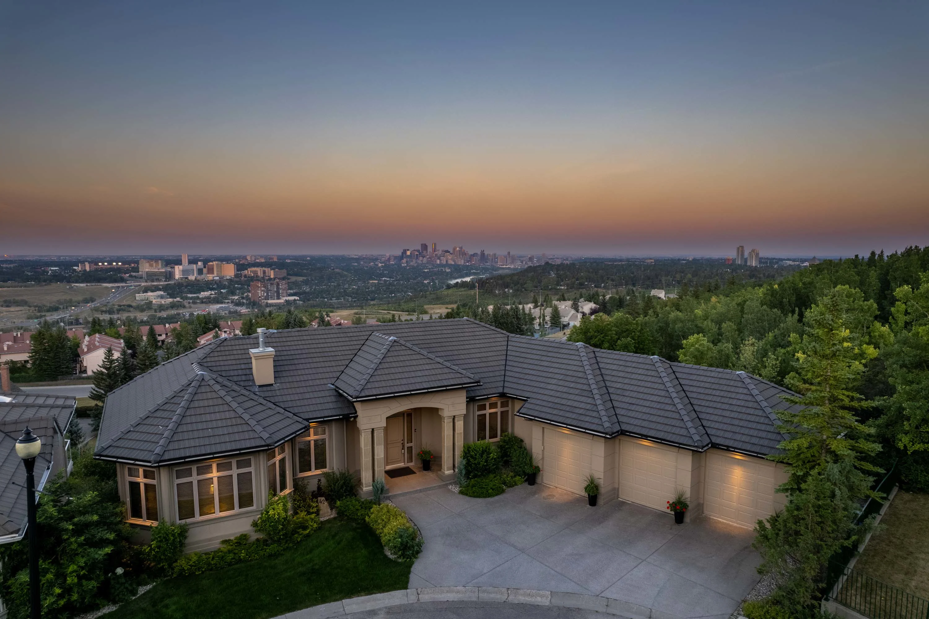42 W Patina Ln SW, Calgary, Alberta T3H 3N4 , Canada - 42-w-patina-lane-02_vrdy34