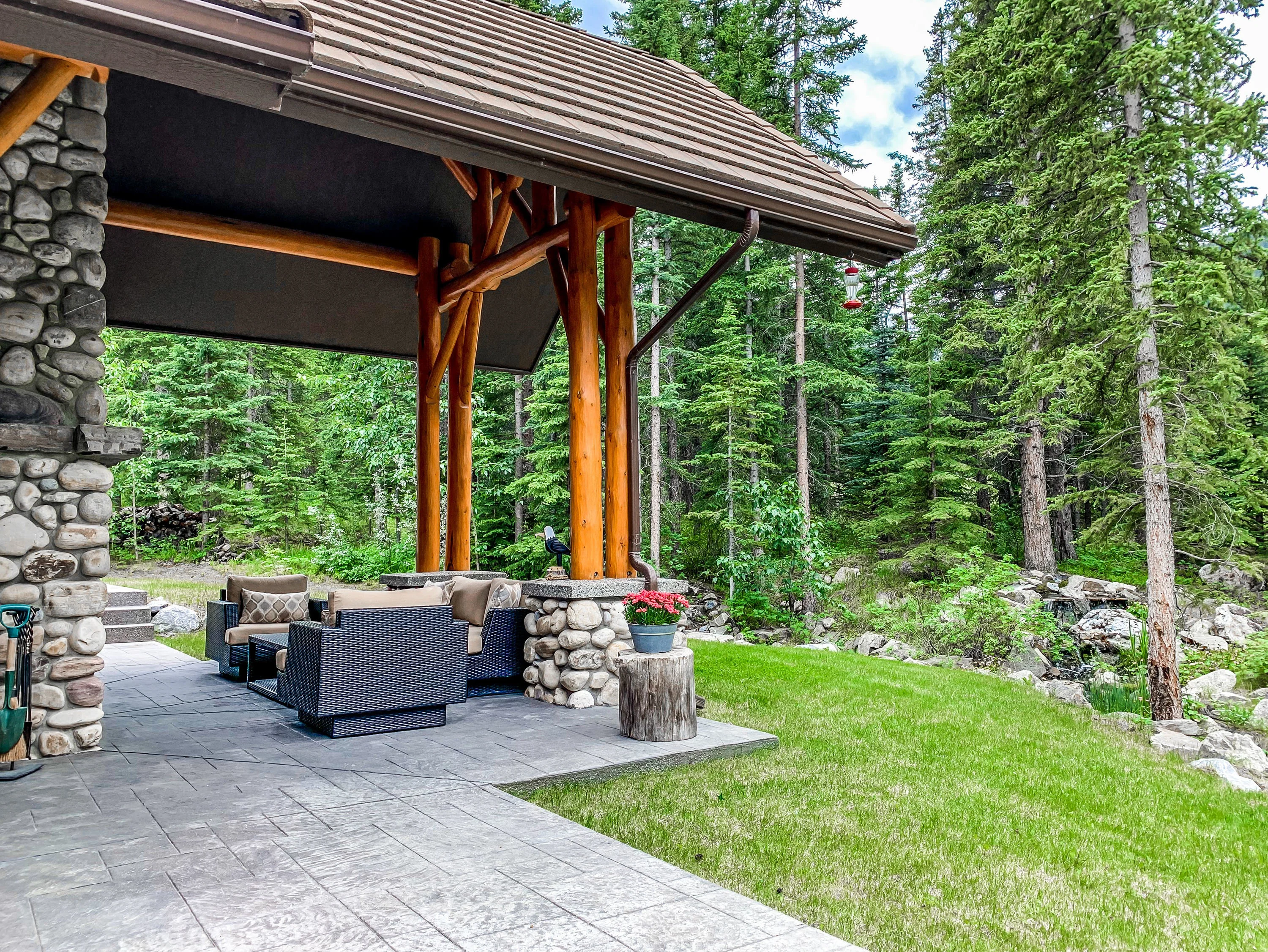 251 Miskow Close, Canmore, Alberta T1W 3G7, Canada - 251-miskow-close-canmore-alberta-canada32_xro87z