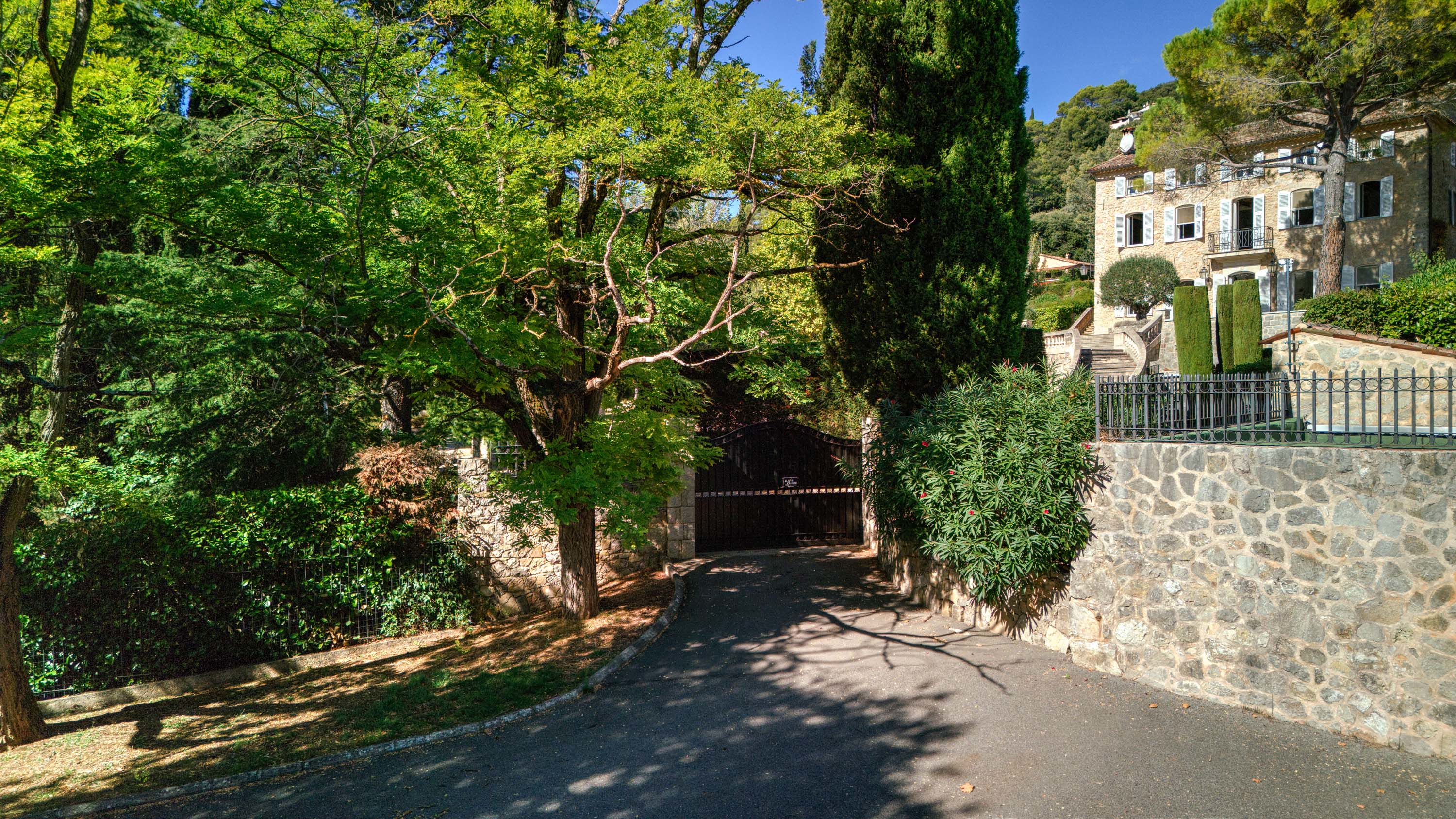 27 Château de Tournon - Luxury Real Estate - Concierge Auctions