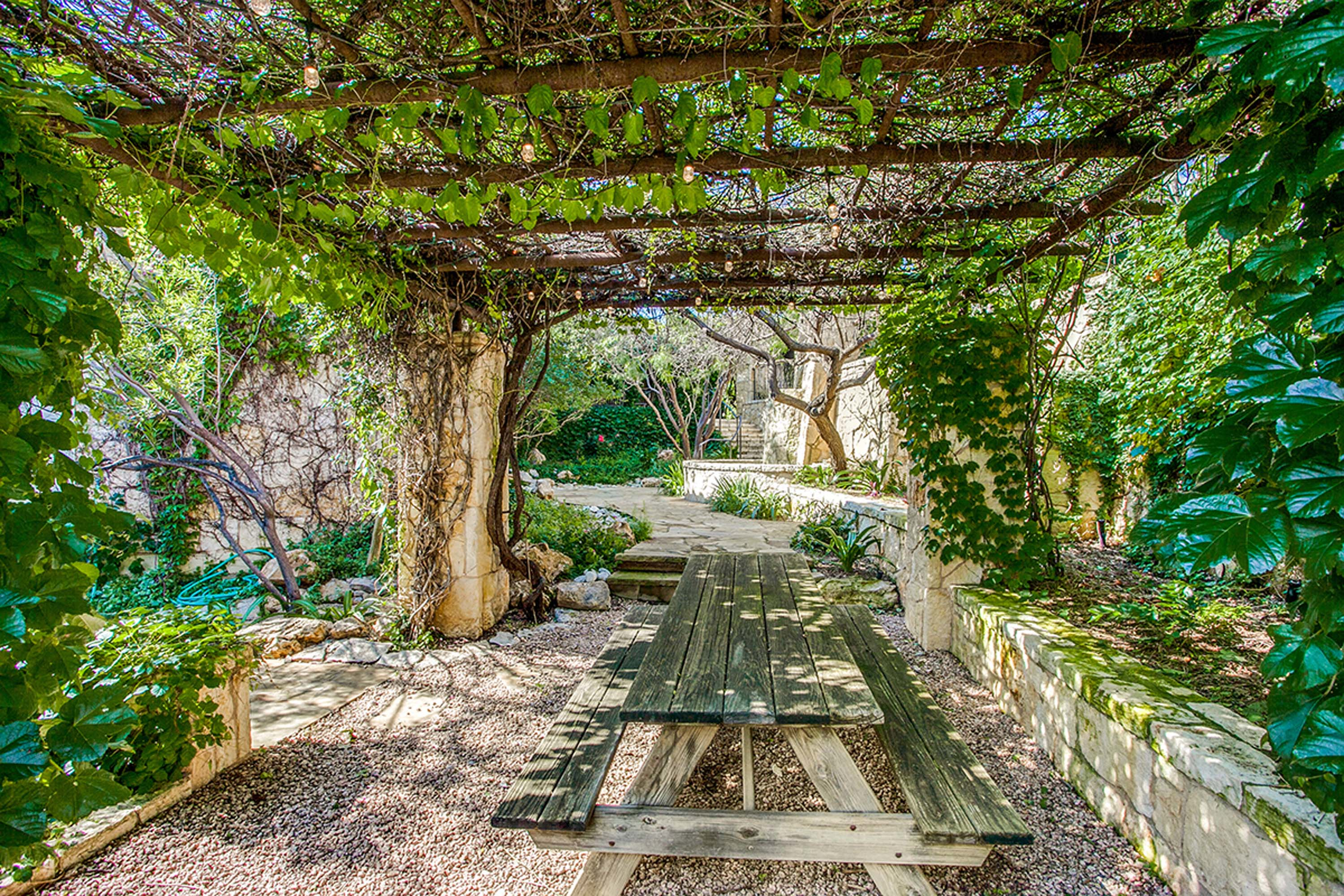 44 1011 Lakeview Point Drive - Luxury Real Estate - Concierge Auctions