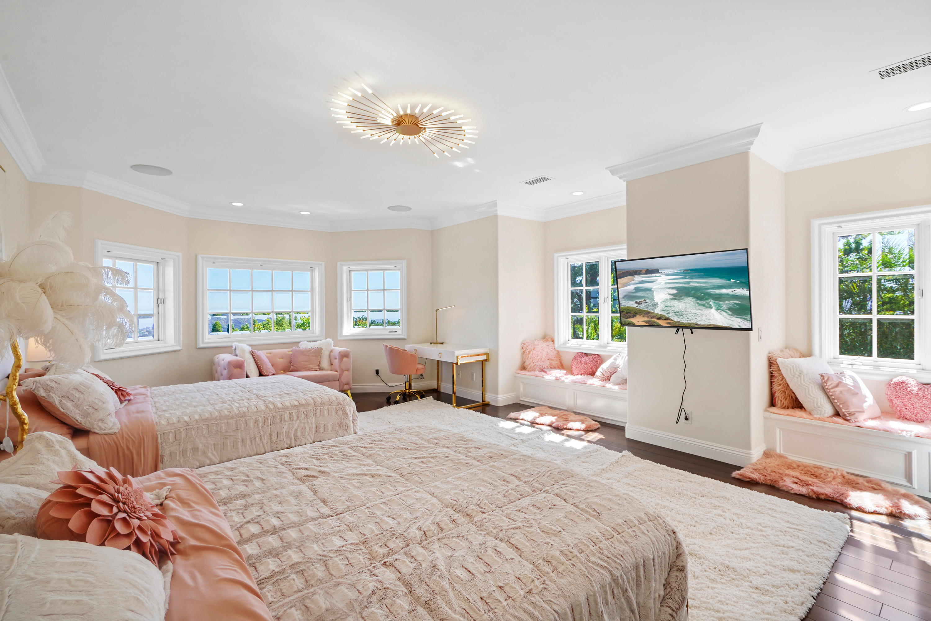 51 13320 Mulholland Drive - Luxury Real Estate - Concierge Auctions