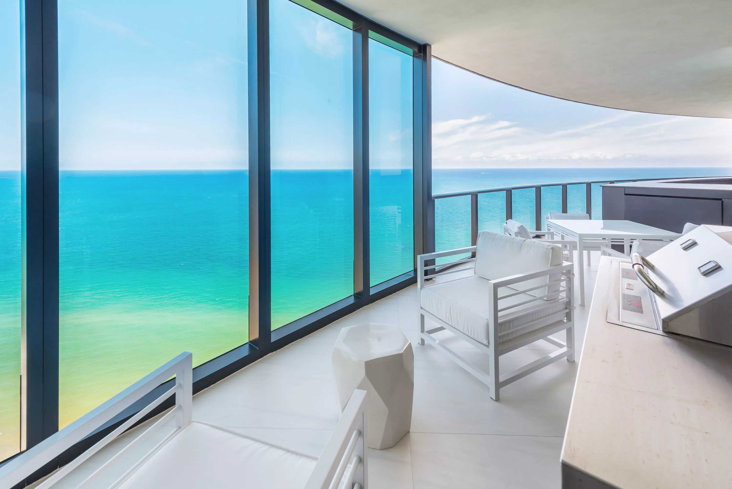 18555 Collins Avenue Apt 3605, Porsche Design Tower, Miami, Florida 33160 - porsche-design-tower-residence-3605-18555-collins-avenue-sunny-isles-beach-florida28_irpszl