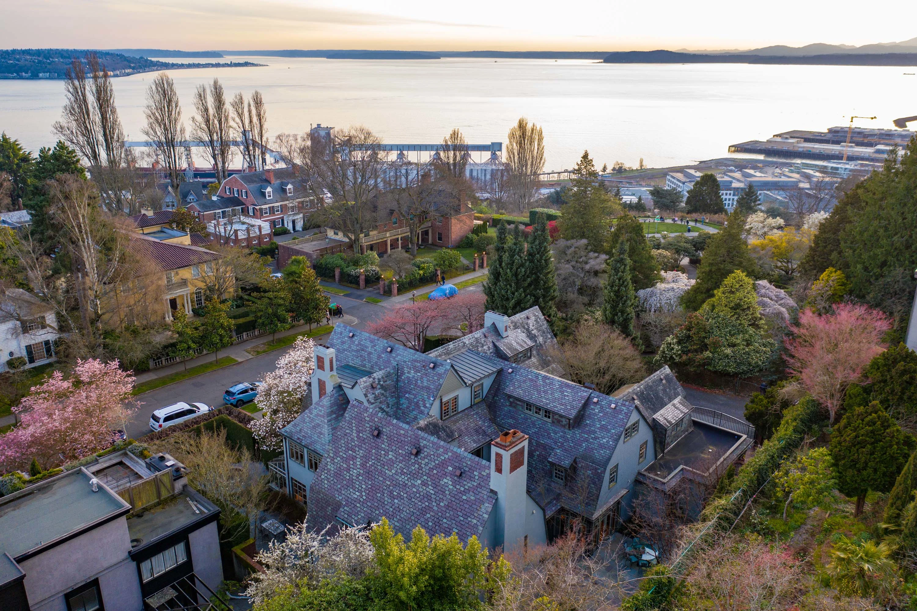 618 West Highland Drive, Seattle, Washington 98119 - 618-west-highland-drive-seattle-washington41_xnejig