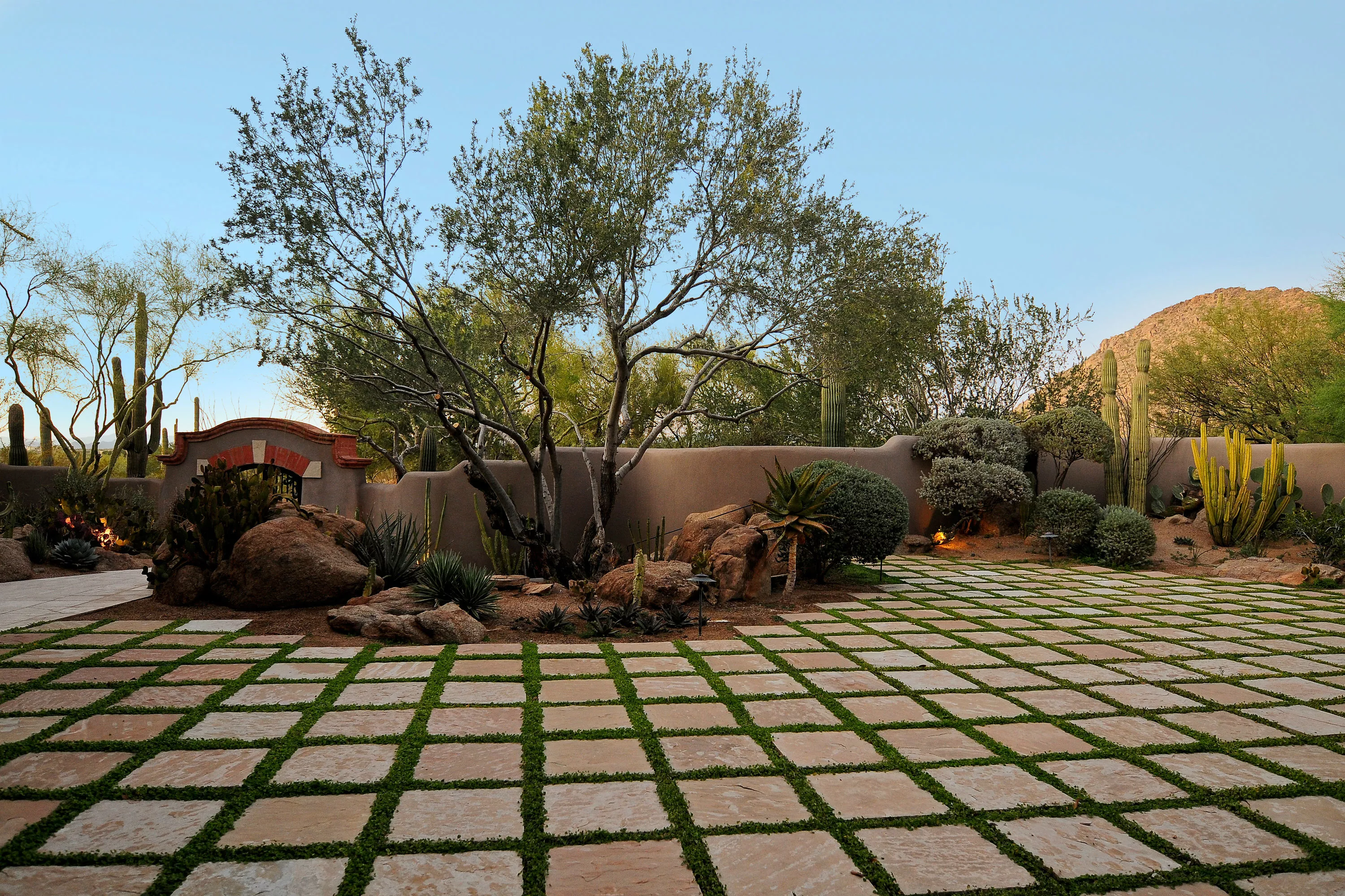 9422 East Happy Valley Road, Scottsdale, Arizona 85255 - courtyard-mtn_view_fujkvg