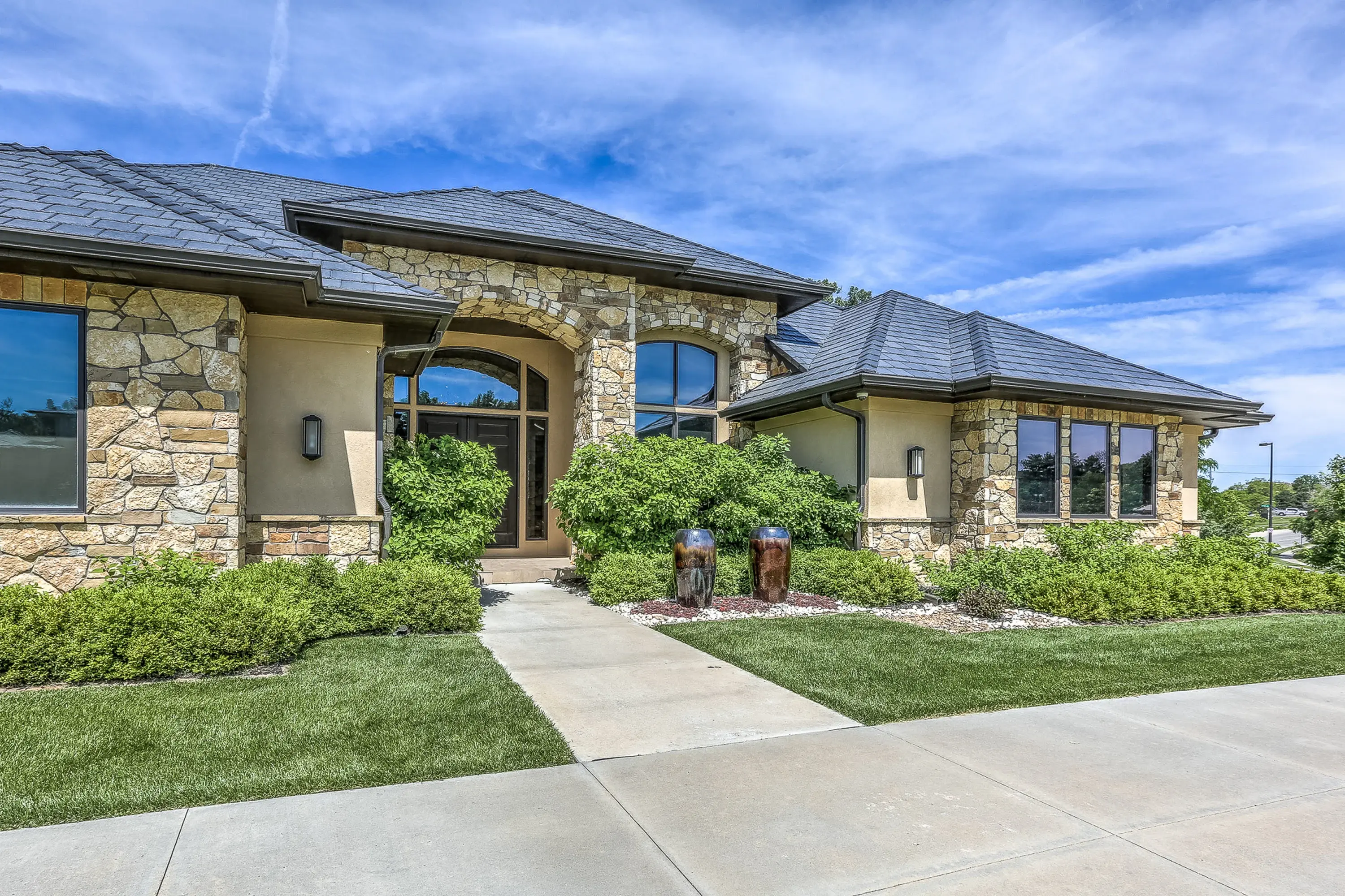 17445 Valley Drive , Omaha, Nebraska 68130 - 17445-valley-drive-omaha-nebraska02_ucr0cn
