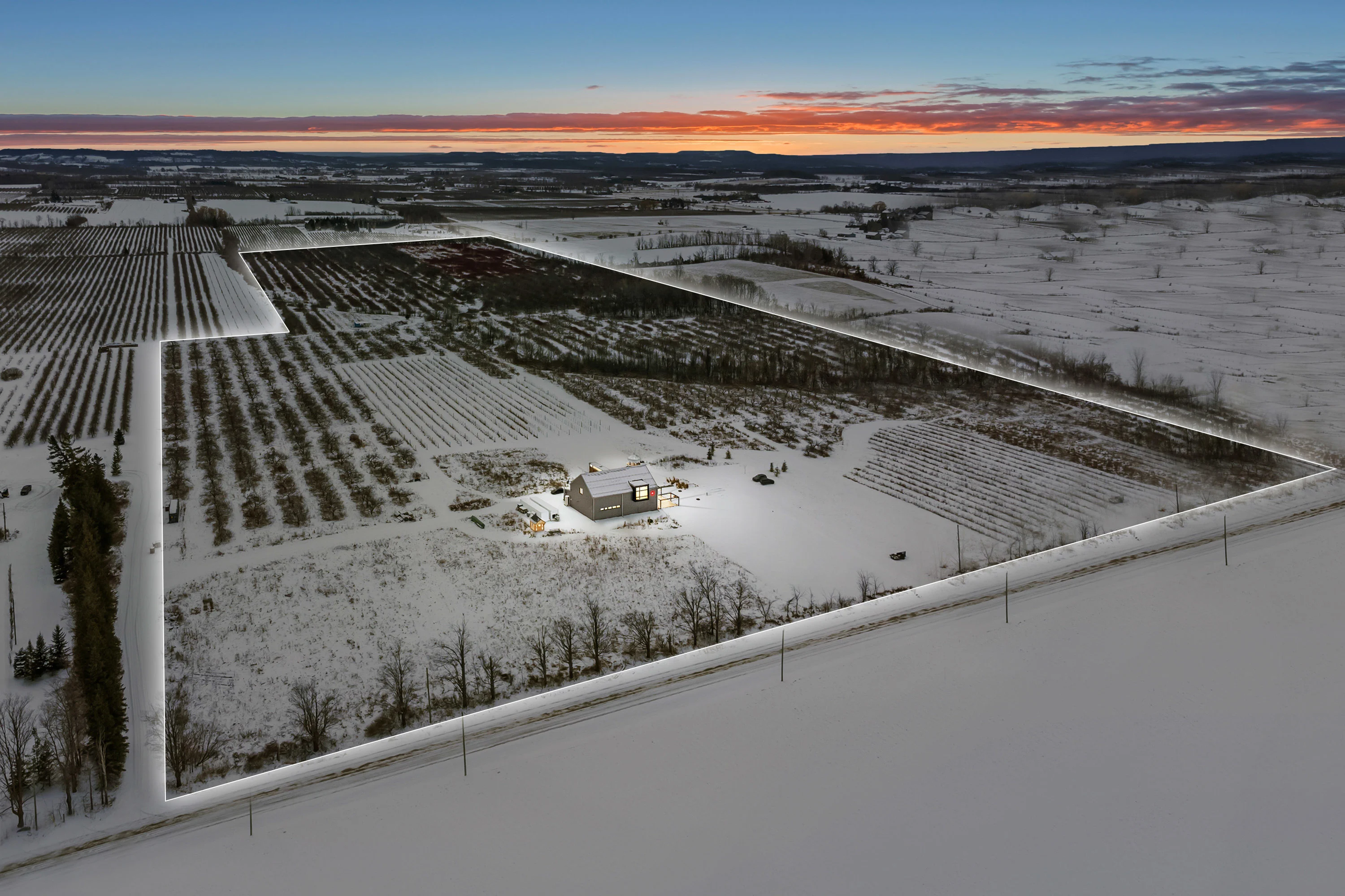 808108 24th Sideroad, The Blue Mountains, Ontario, Ontario NOH 1J0, Canada - 808108-24th-sideroad-clarksburg-ontario-canada03_bvh1oh