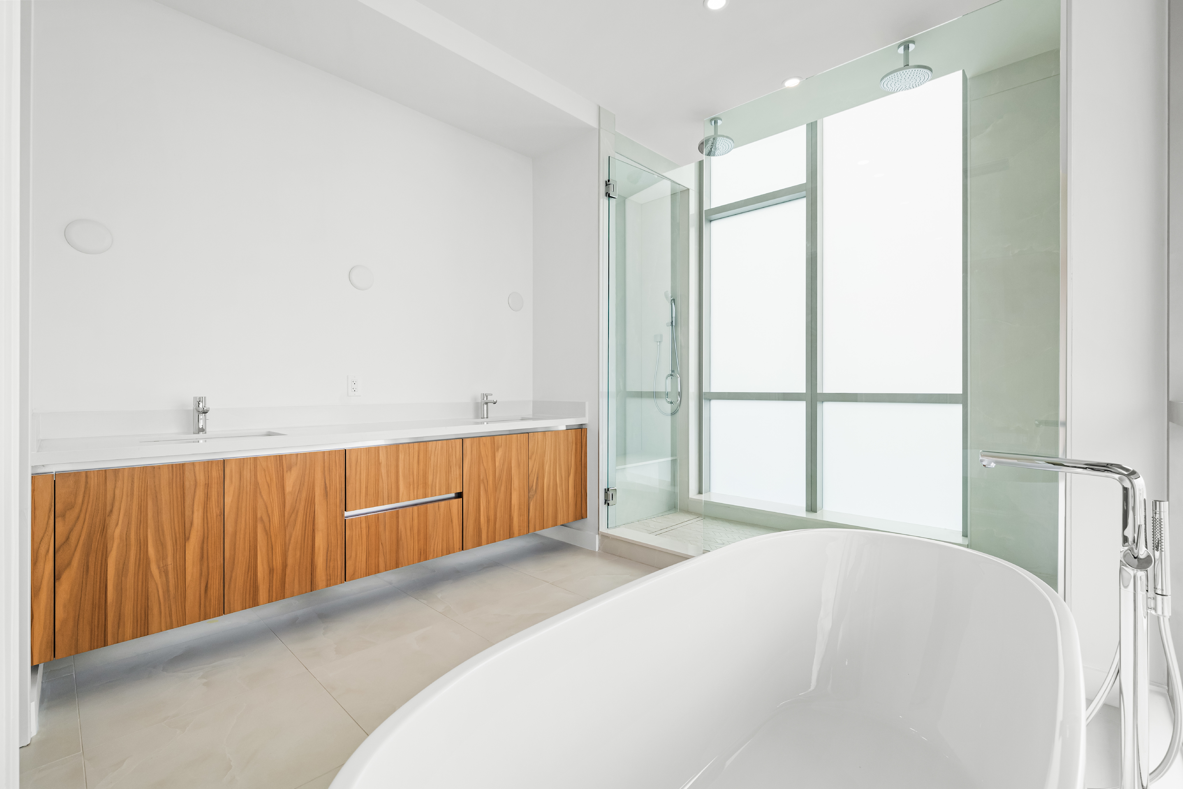 18 111 Golden Gate Point -Penthouse 701, Sarasota, FL 34236 - Luxury Real Estate - Concierge Auctions