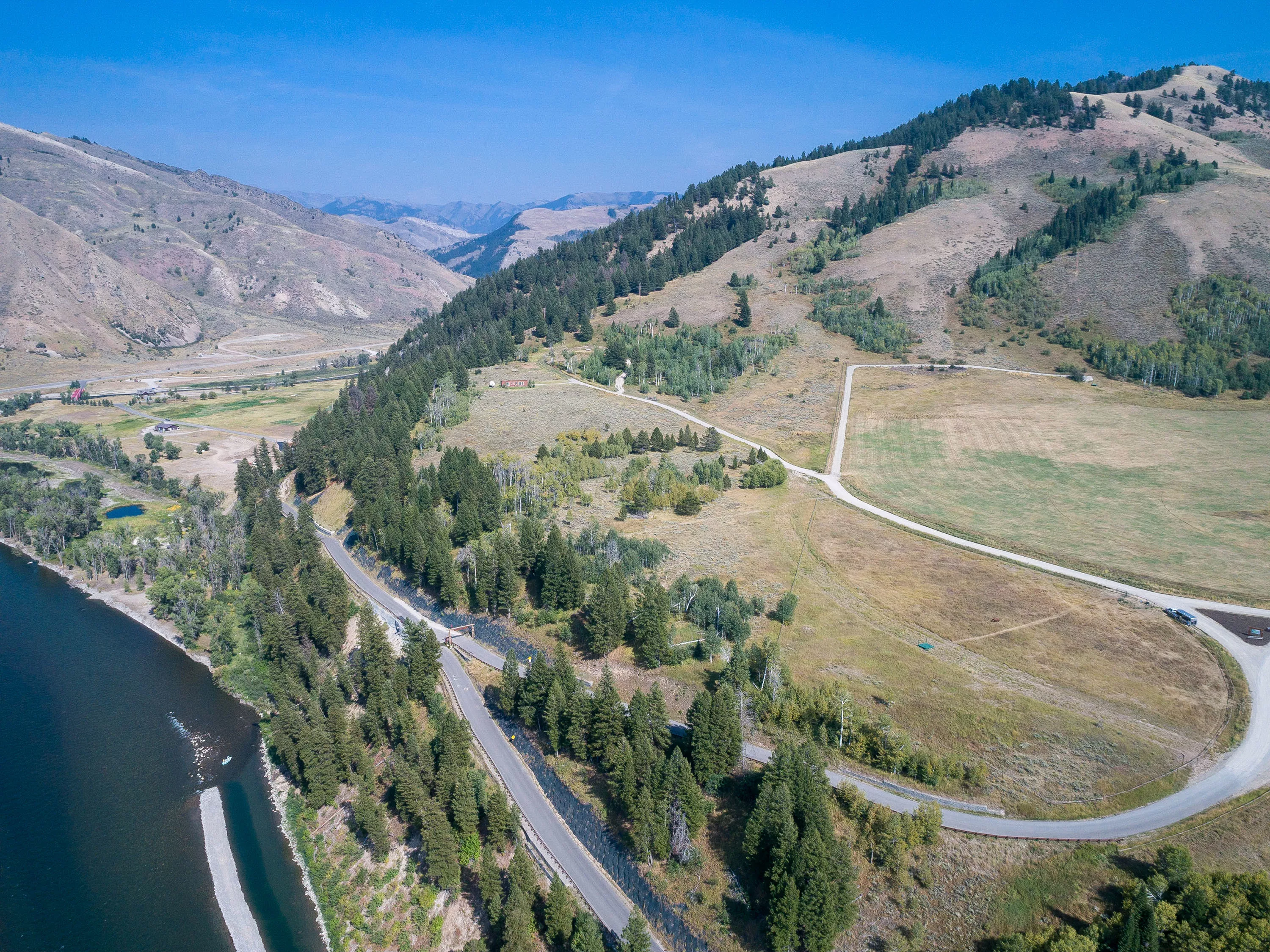 985 Elk Ridge Road, Jackson Hole, Wyoming  - 985_Elk_Ridge_Road_08_luxaqj