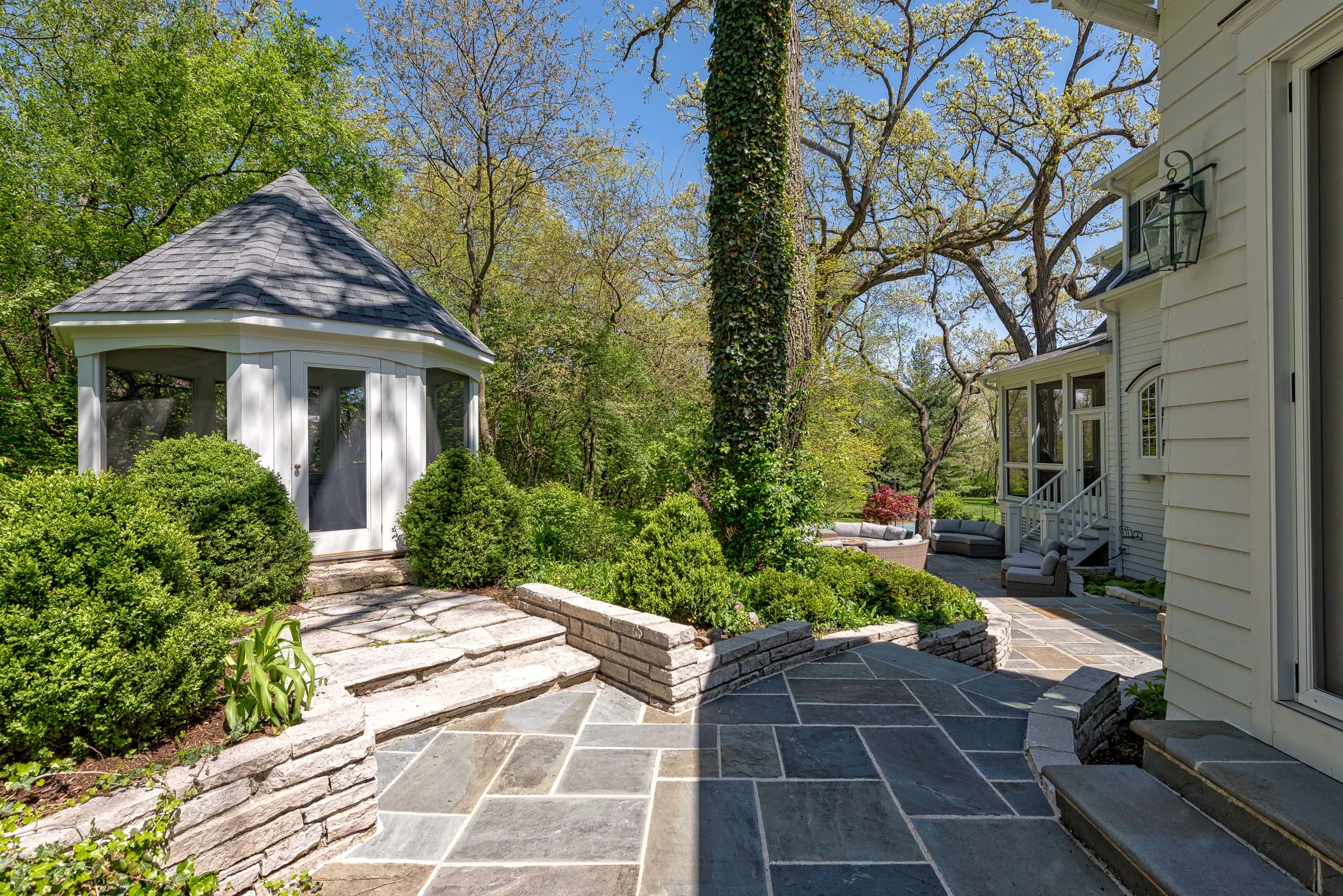 1S415 Sunnybrook Road, Near Chicago, Illinois 60137 - 1S415-sunnybrook-road-glen-ellyn-illinois_44_gmoxen