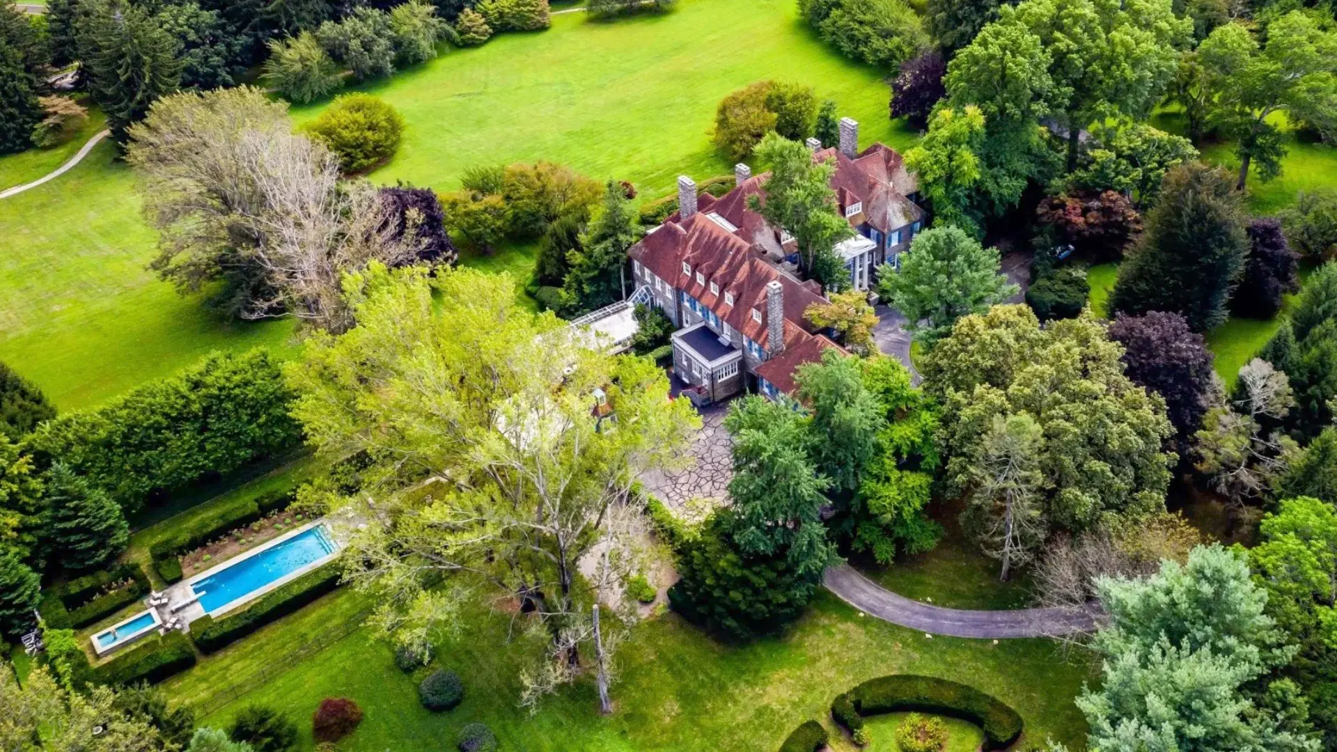  Unrivaled in detail & craftsmanship, this 3-story Georgian Manor offers unparalleled formal spaces, sweeping terraces, and five verdant acres surrounded by vast Wrenfield land.