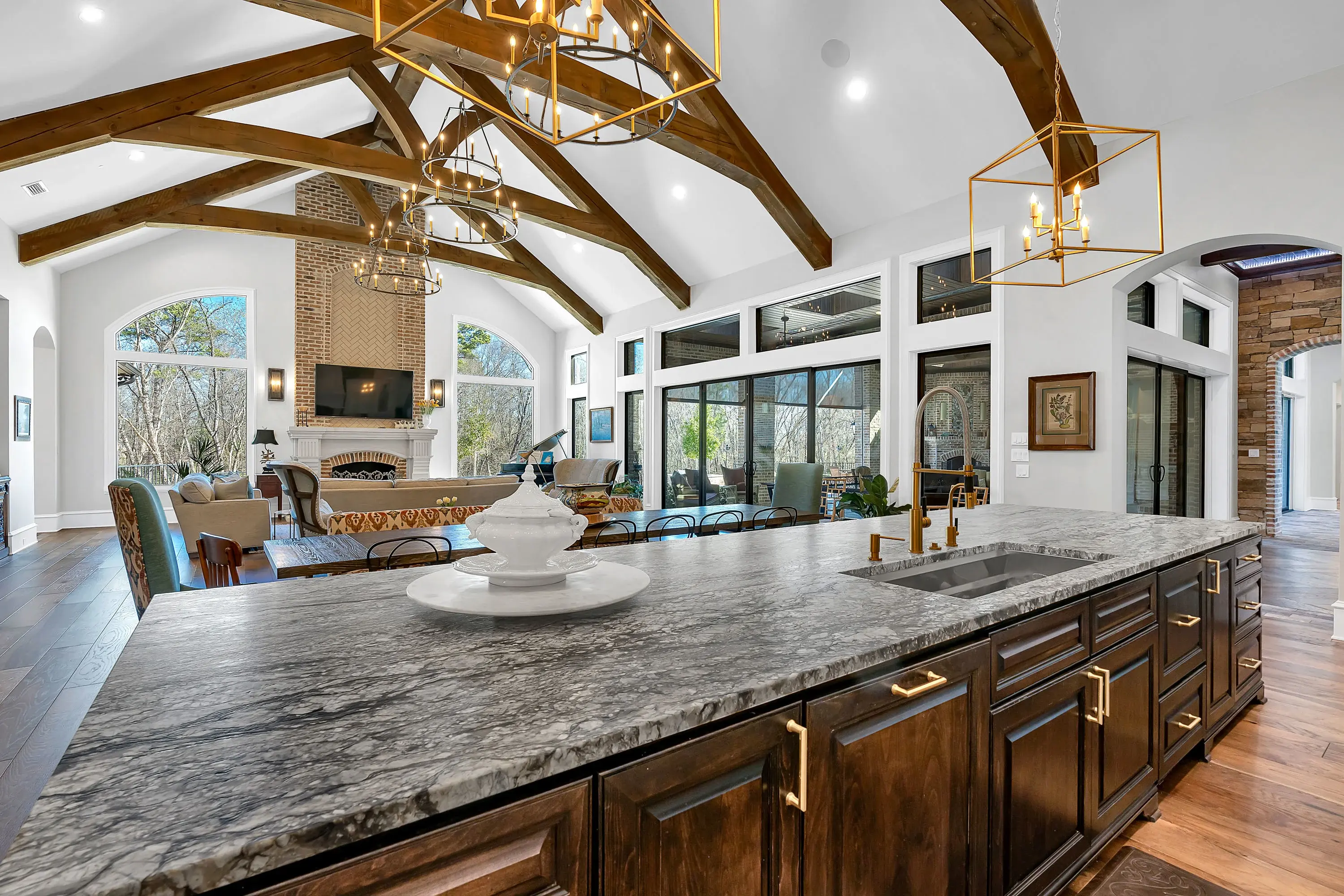 3710 Champions Ridge Lane, Longview, Texas 75605 - 3710_Champions_Ridge_Ln_03_izfs71