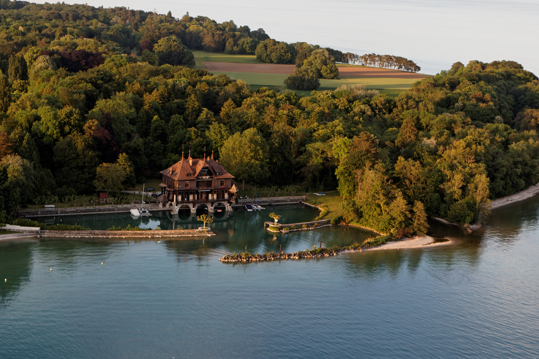 Route de Promenthoux, Geneva,  , Switzerland - Chateau_3edit2_kahknh