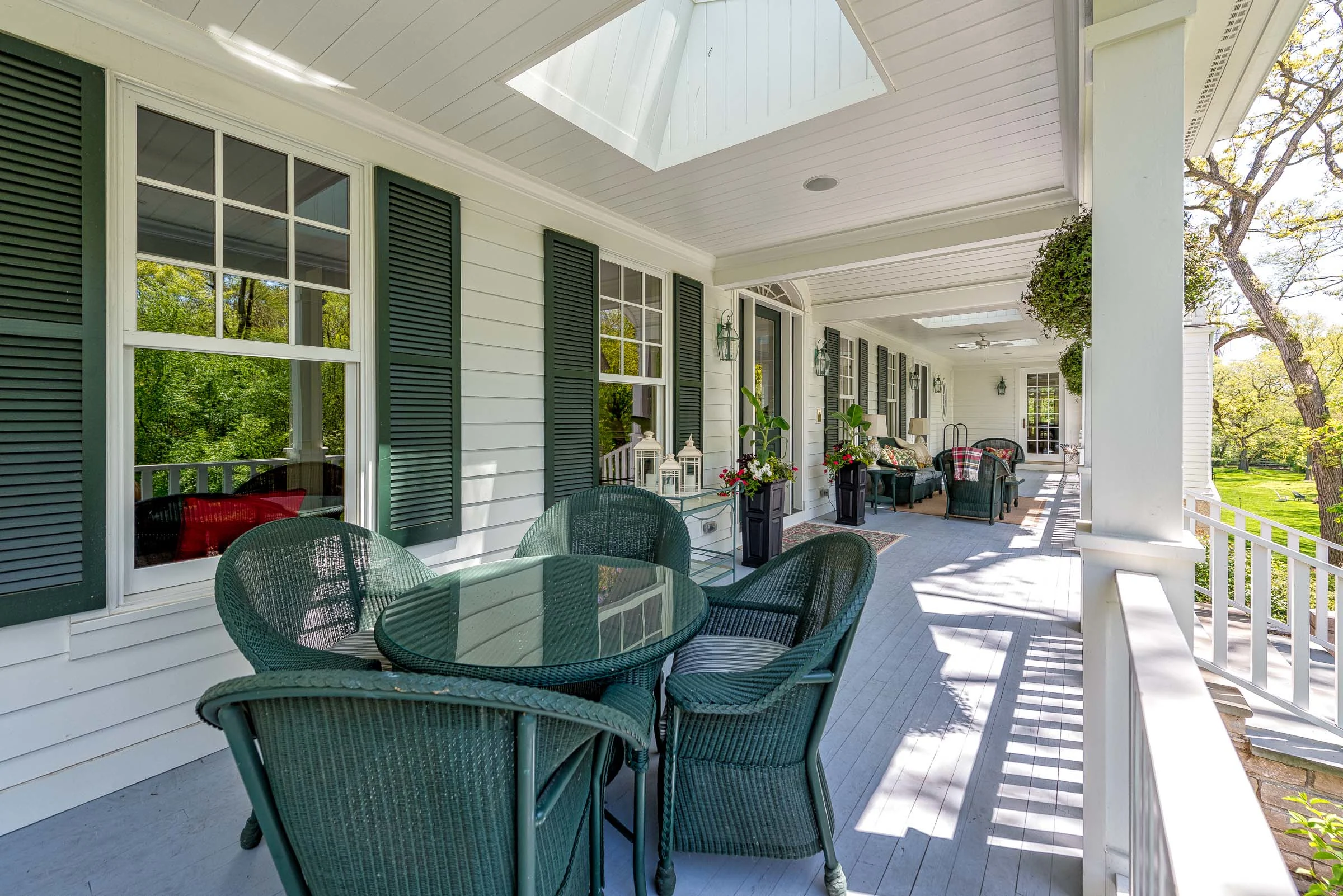 1S415 Sunnybrook Road, Near Chicago, Illinois 60137 - 1S415-sunnybrook-road-glen-ellyn-illinois_09_mvmxmj