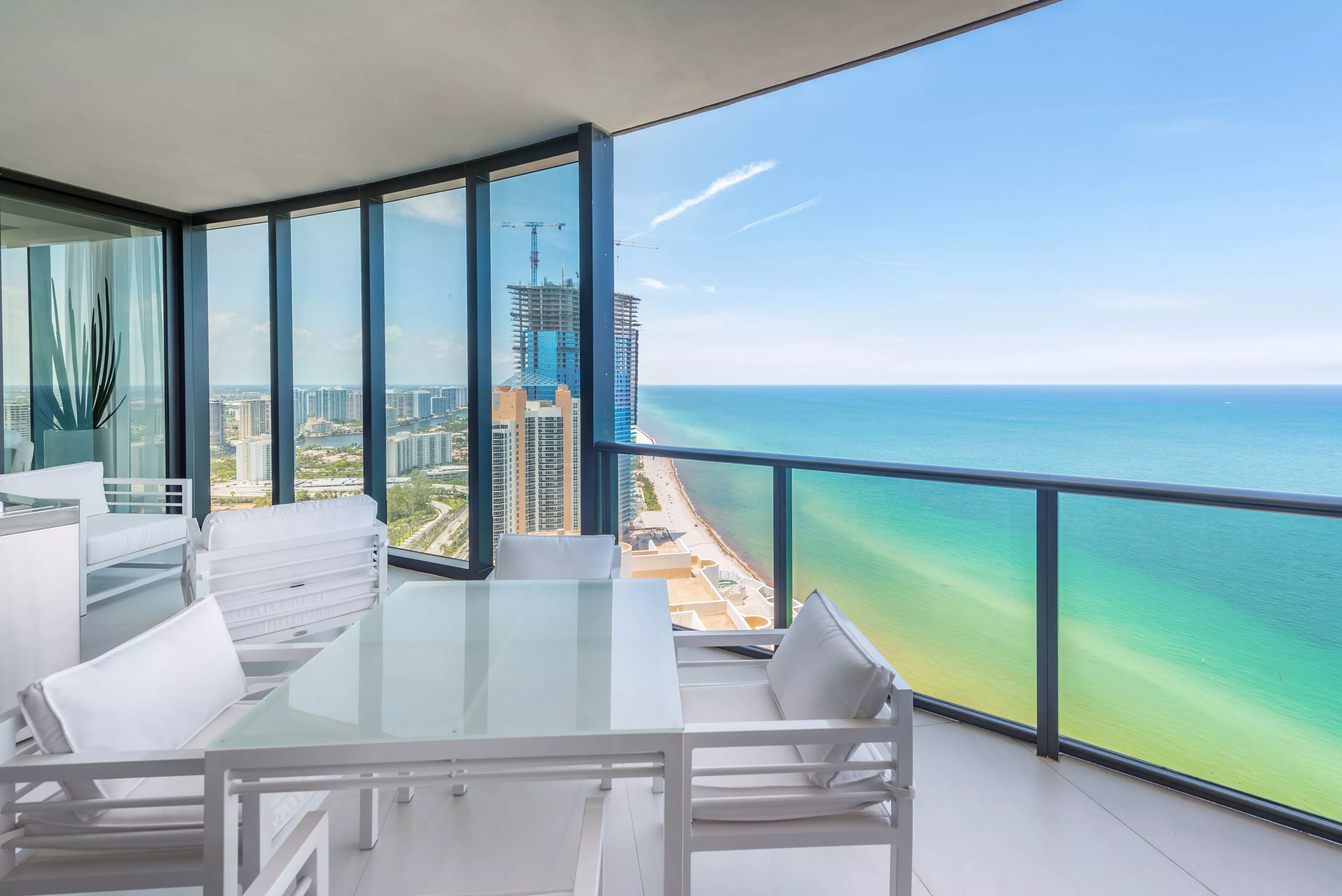 18555 Collins Avenue Apt 3605, Porsche Design Tower, Miami, Florida 33160 - porsche-design-tower-residence-3605-18555-collins-avenue-sunny-isles-beach-florida27_rnre1l