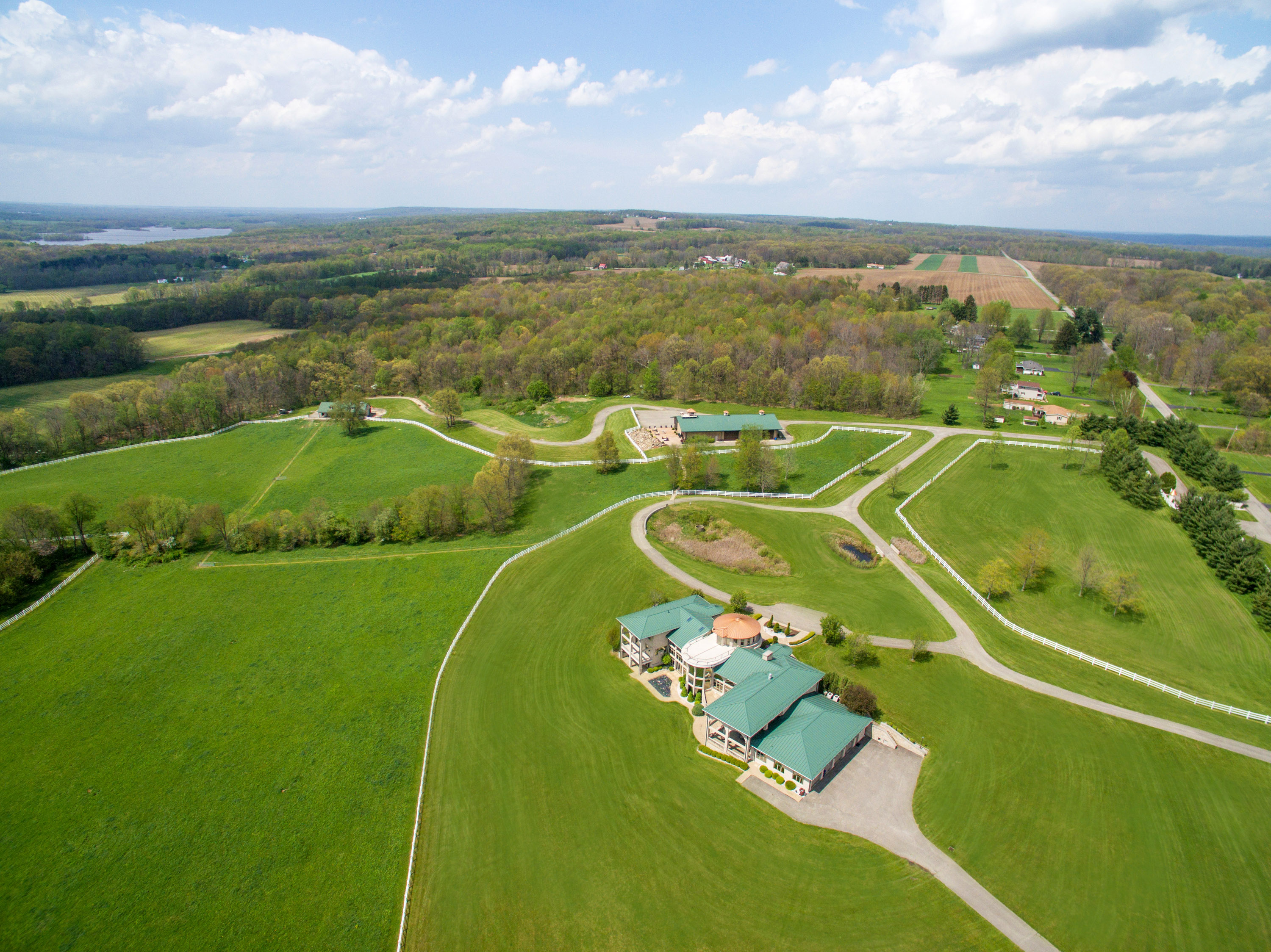 101 Carrier Road, Transfer, Pennsylvania 16154 | Concierge Auctions