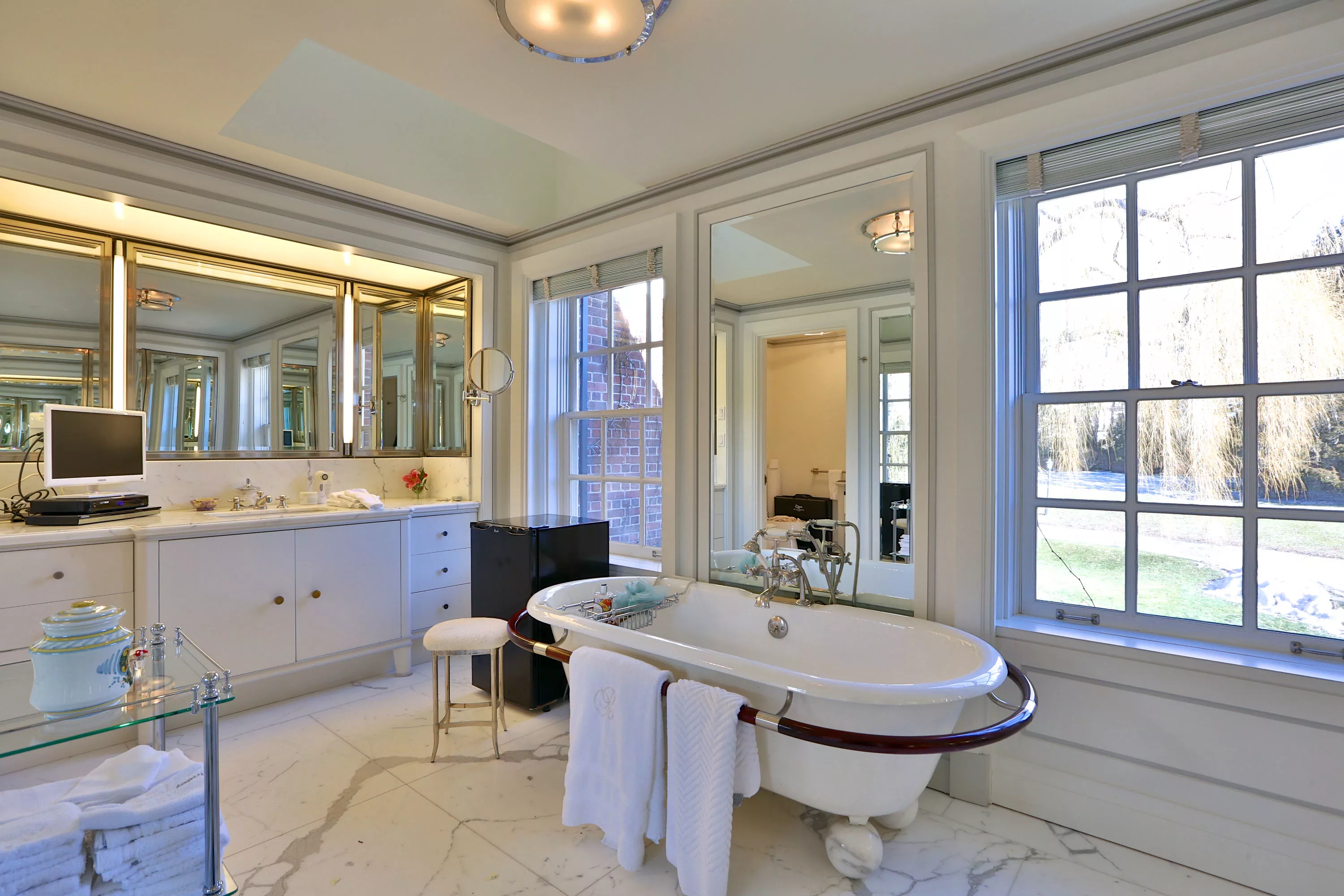 26 Park Lane Circle, Toronto, Ontario M3B 1Z7, Canada - 26-park-lane-circle-toronto-ontario-canada_14_yla7rx