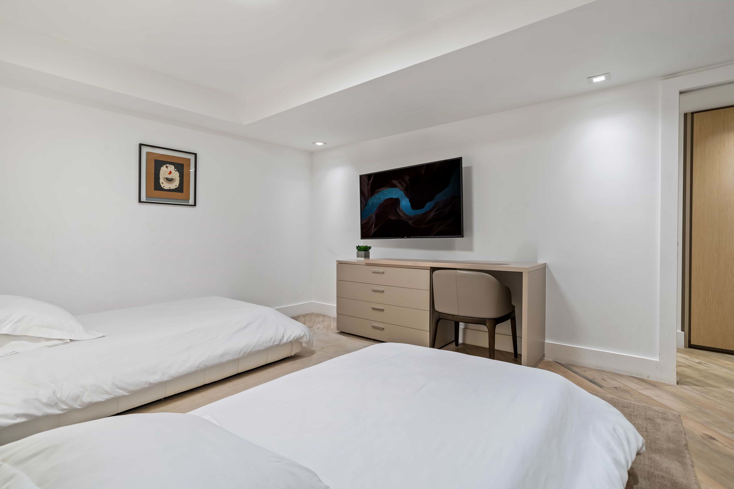 19 2301 Collins Ave Apt 1432 - Luxury Real Estate - Concierge Auctions