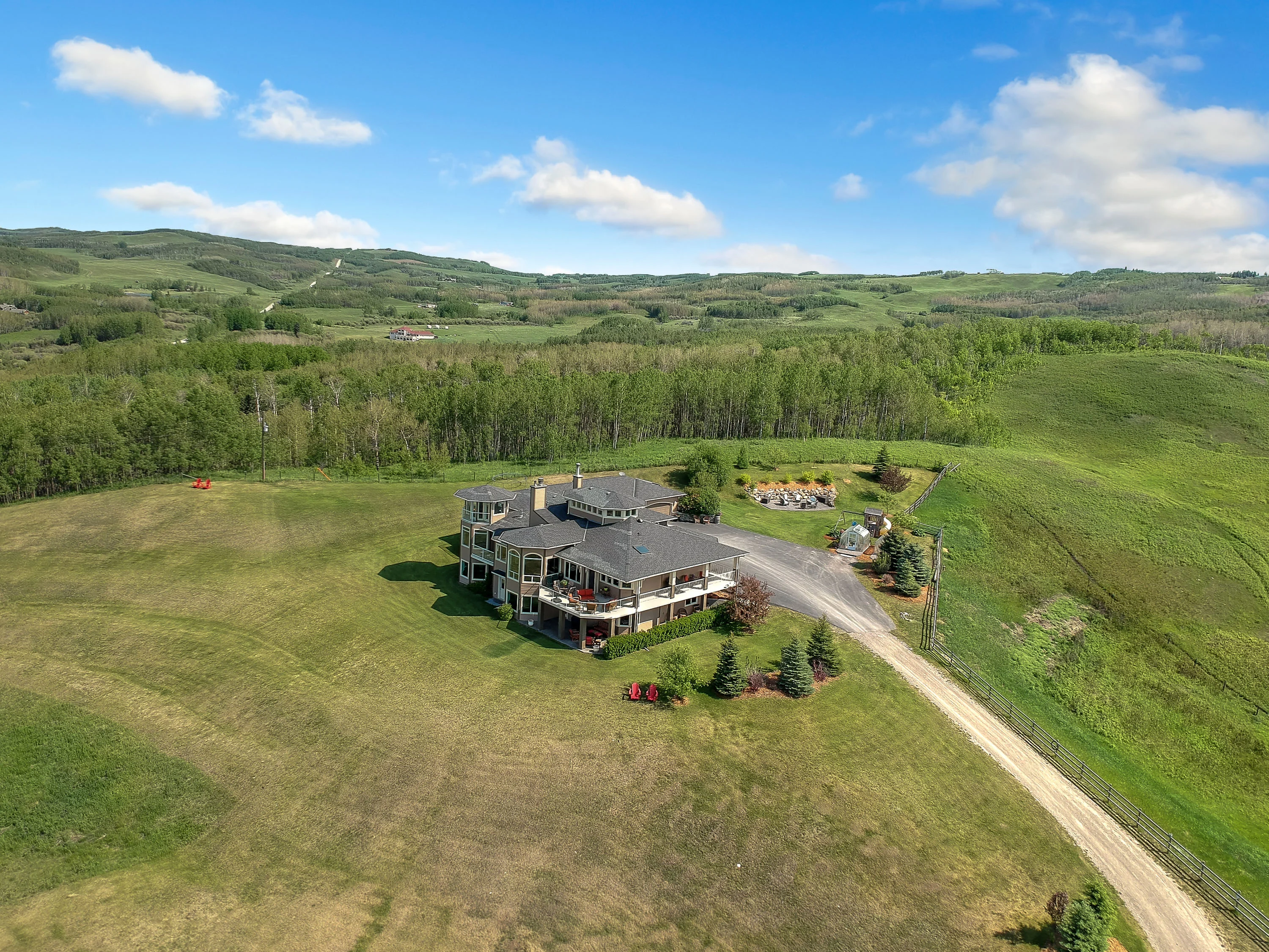290156 160 Street W, Near Calgary, Alberta T2J 2P9, Canada - 290156-160-street-rural-foothills-county-alberta-canada01e_fhay2h
