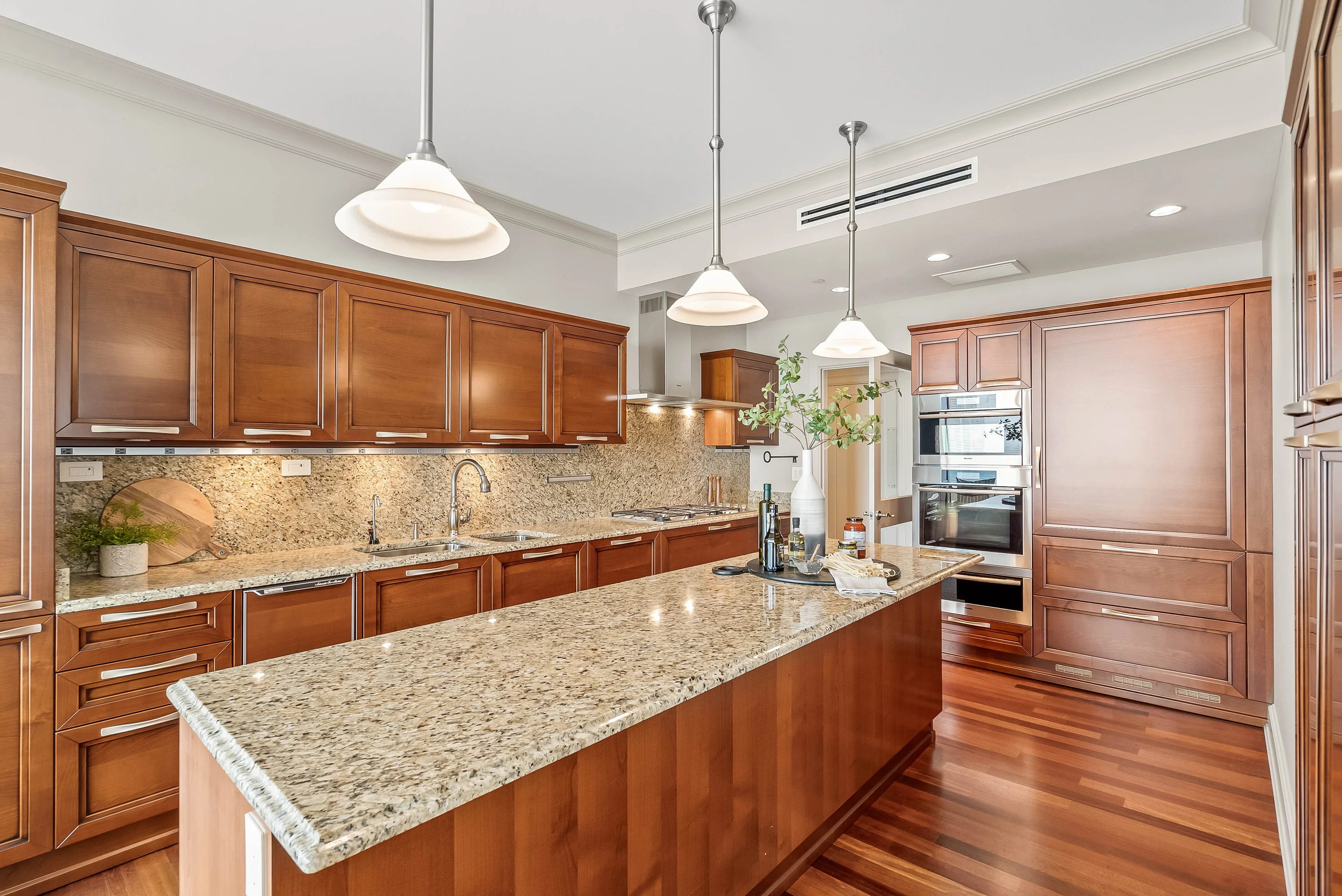 825 North Prospect Avenue #902, Milwaukee, Wisconsin 53202 - 825_N_Prospect_Ave_902_Milwaukee_WI_16_zwn0ad