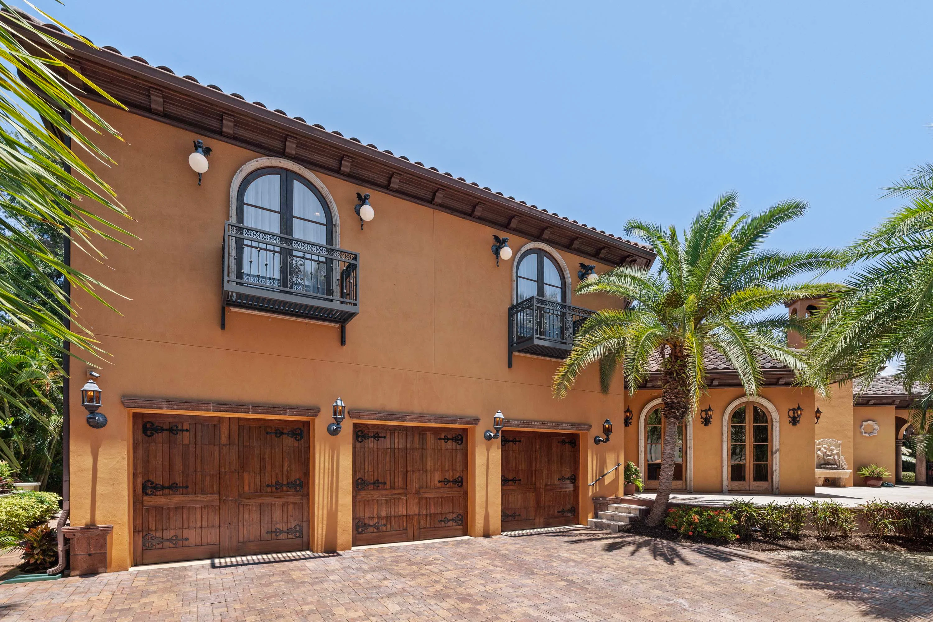1924 Lincoln Drive, Sarasota, Florida 34236 - 29_-_1924_LNCOLN_RD_HR_ADJ_013_qgkdyb