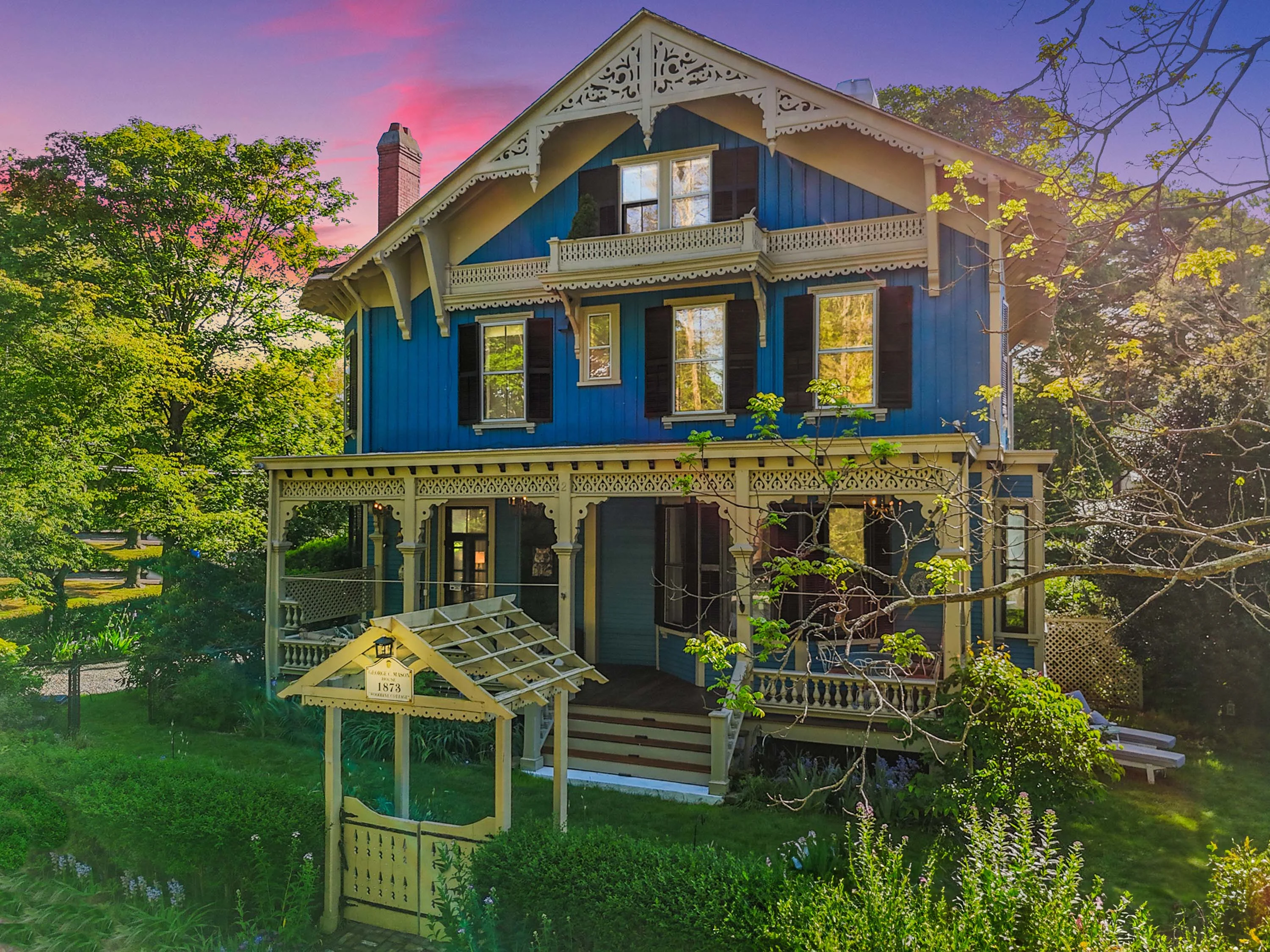 43 Old Beach Road, Newport, Rhode Island 02840 - 01_43_Old_Beach_Rd_Newport_RI_bpzmxi