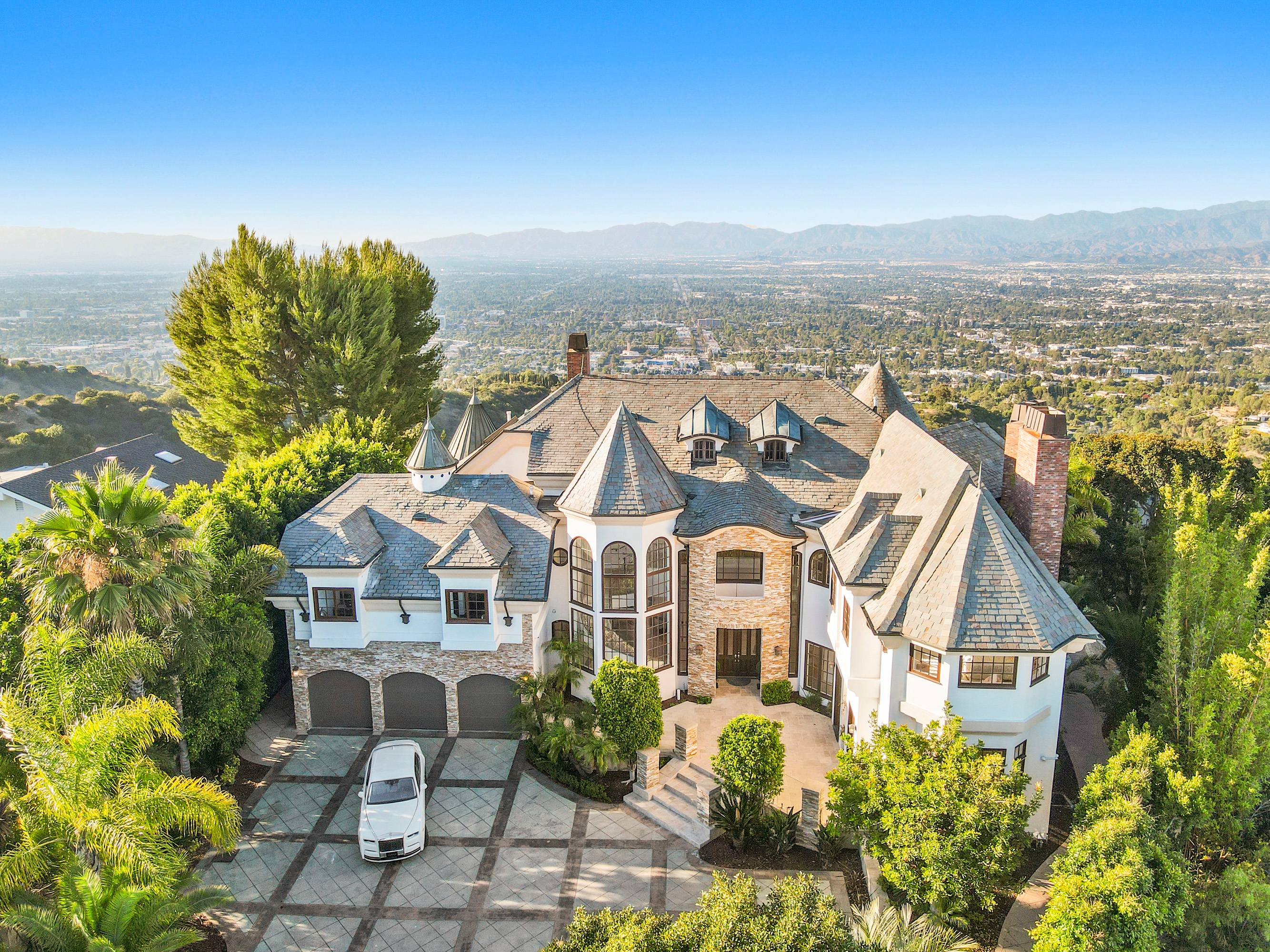 01 13320 Mulholland Drive - Luxury Real Estate - Concierge Auctions