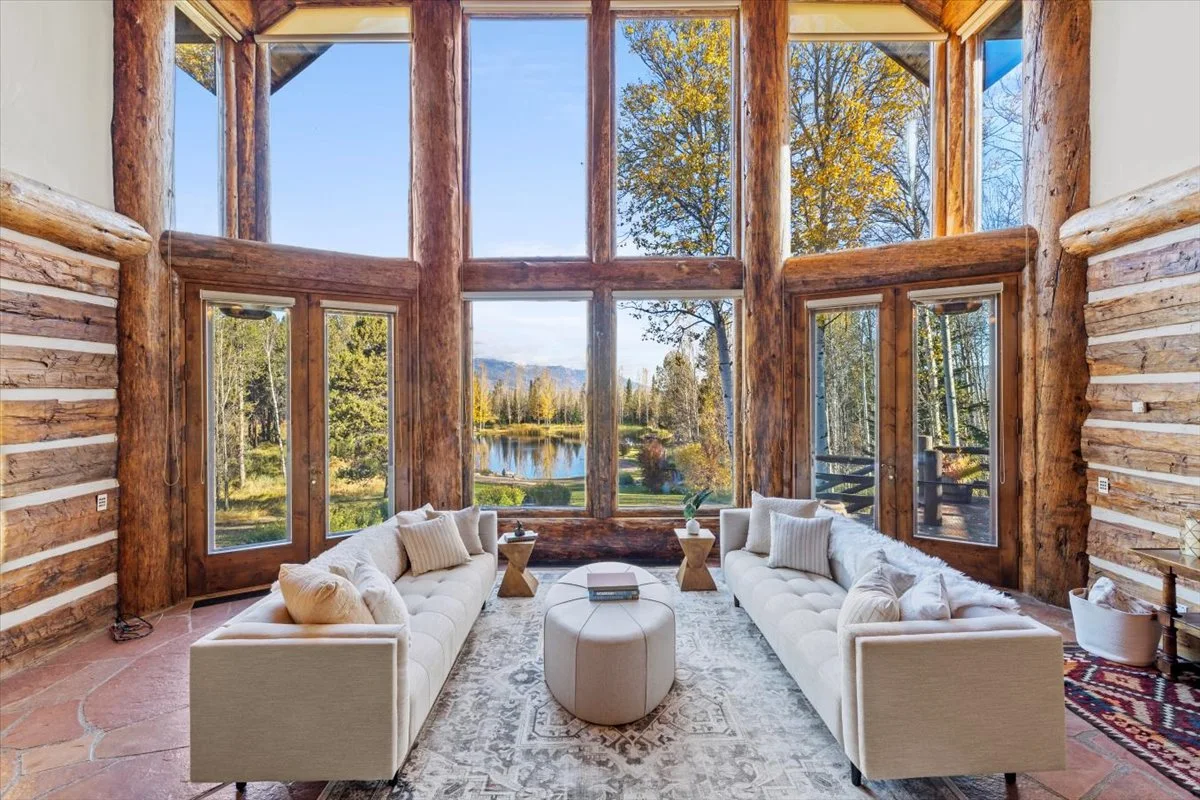 Singing Trees | 3355 South Fall Creek Road, Wilson, Jackson Hole Area, Wyoming 83014 - 6_-_Fall_Foliage_great_room_3_y6yycb