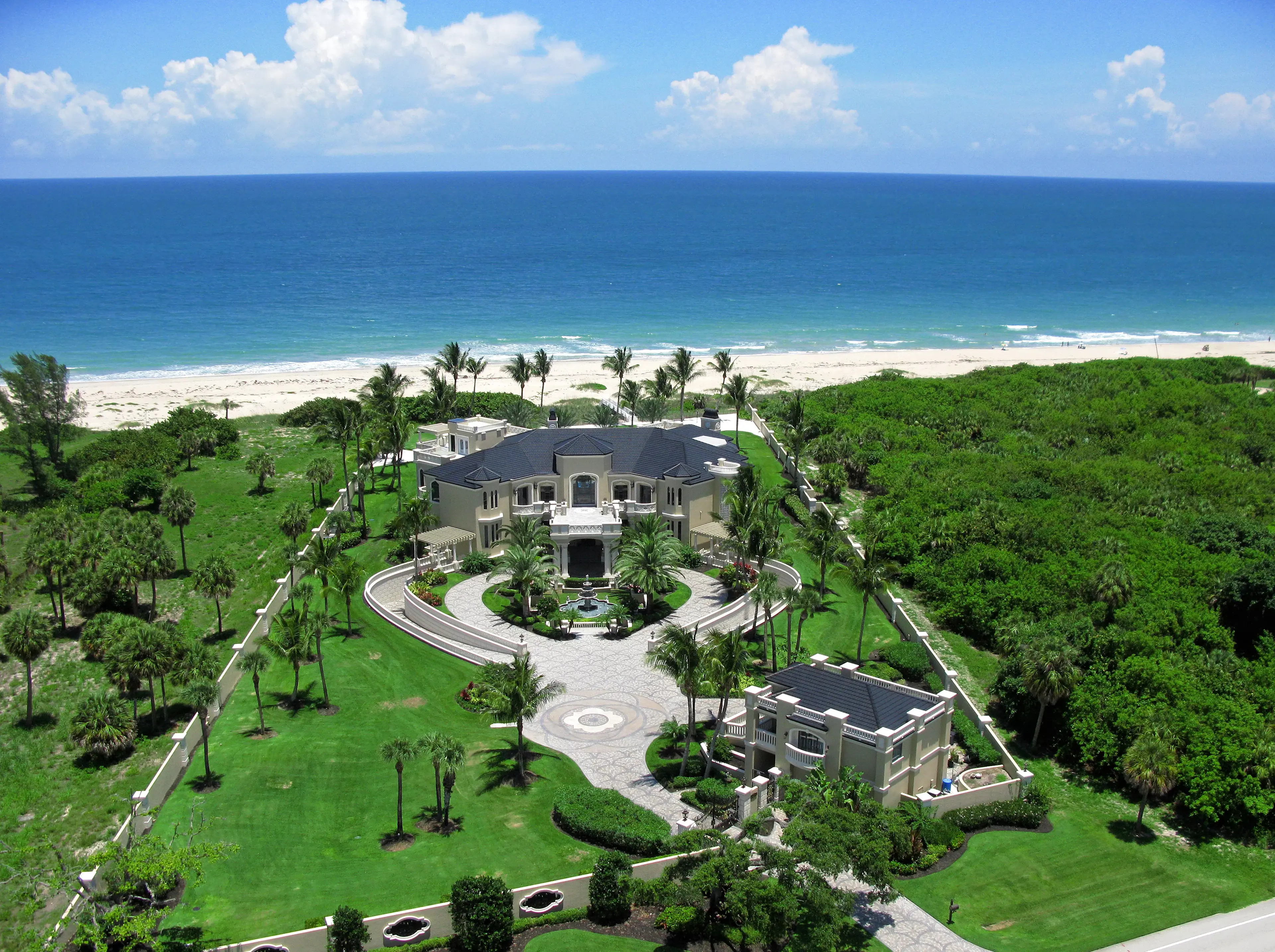 2150 South A1A, Vero Beach, Florida 32963 - 2150_Vero_Beach_V_Sign_Photo_hoki8w