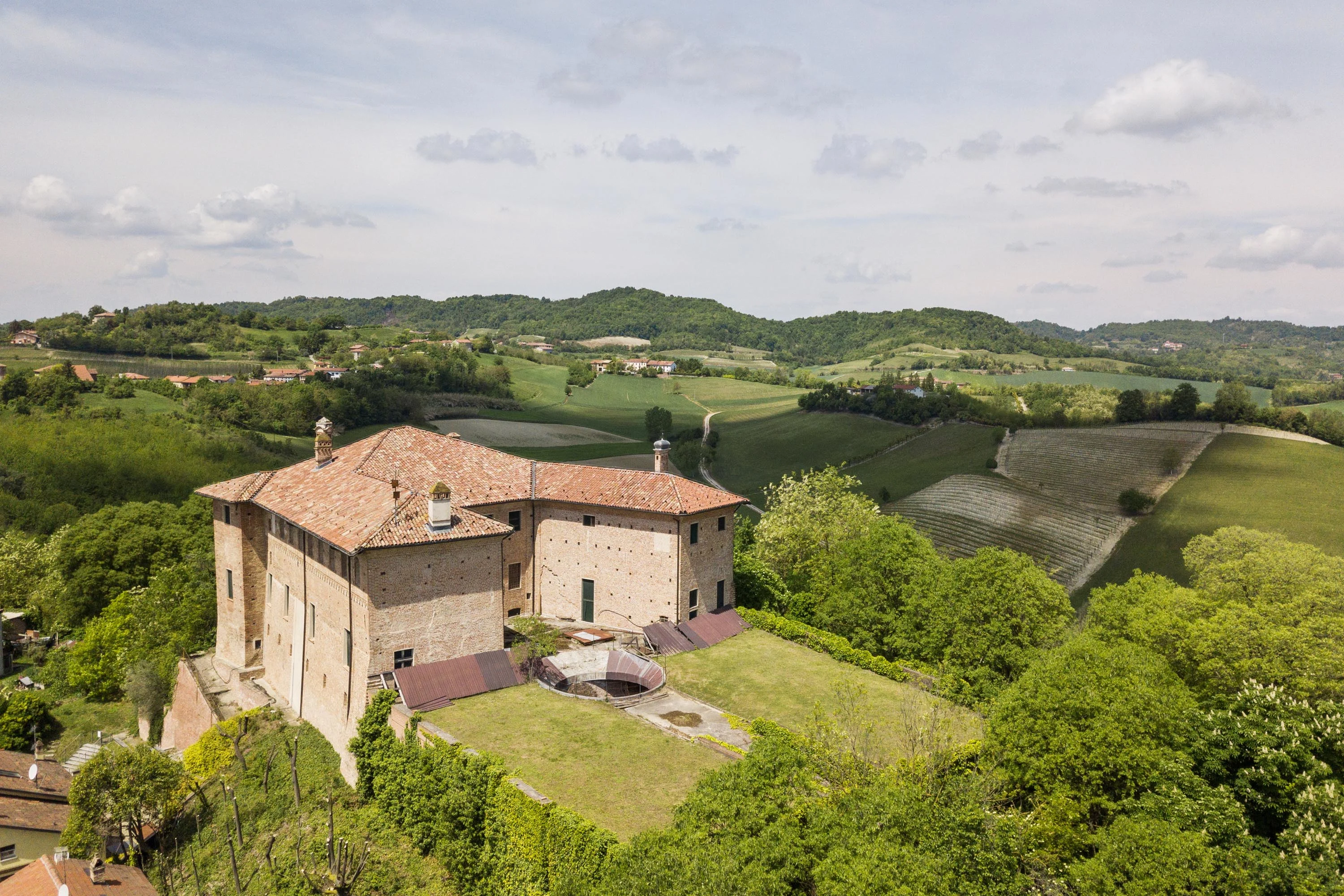 Castello di Solonghello, Monferrato, Piedmont, Piedmont 15020 , Italy - castello-di-solonghello-piazza-castello-15020-solonghello-italy37_qrwdxv